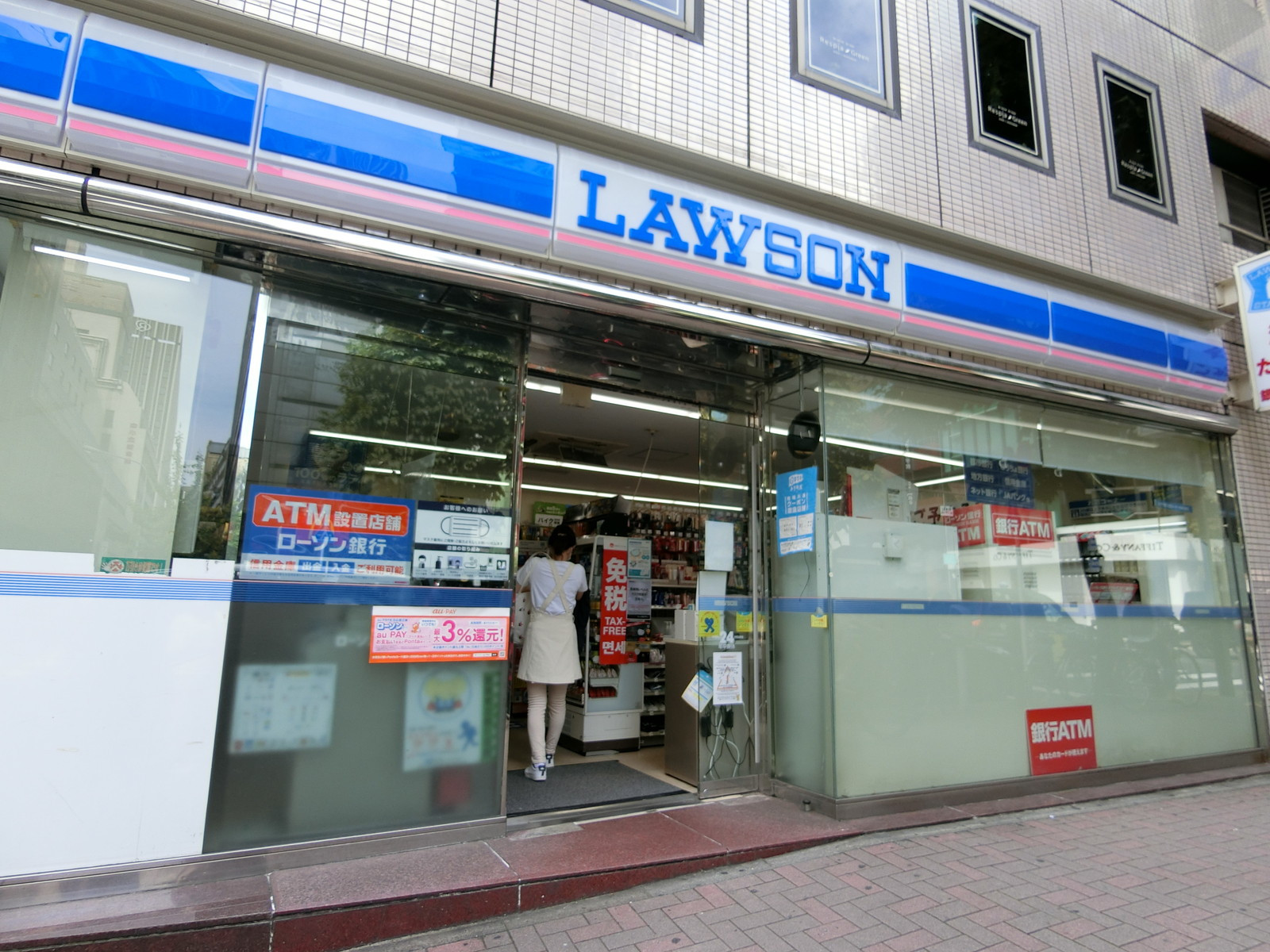 徒歩1分のローソン 銀座三丁目店