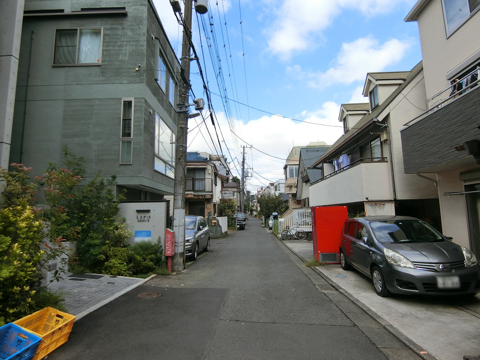 目黒フラット前面の通り