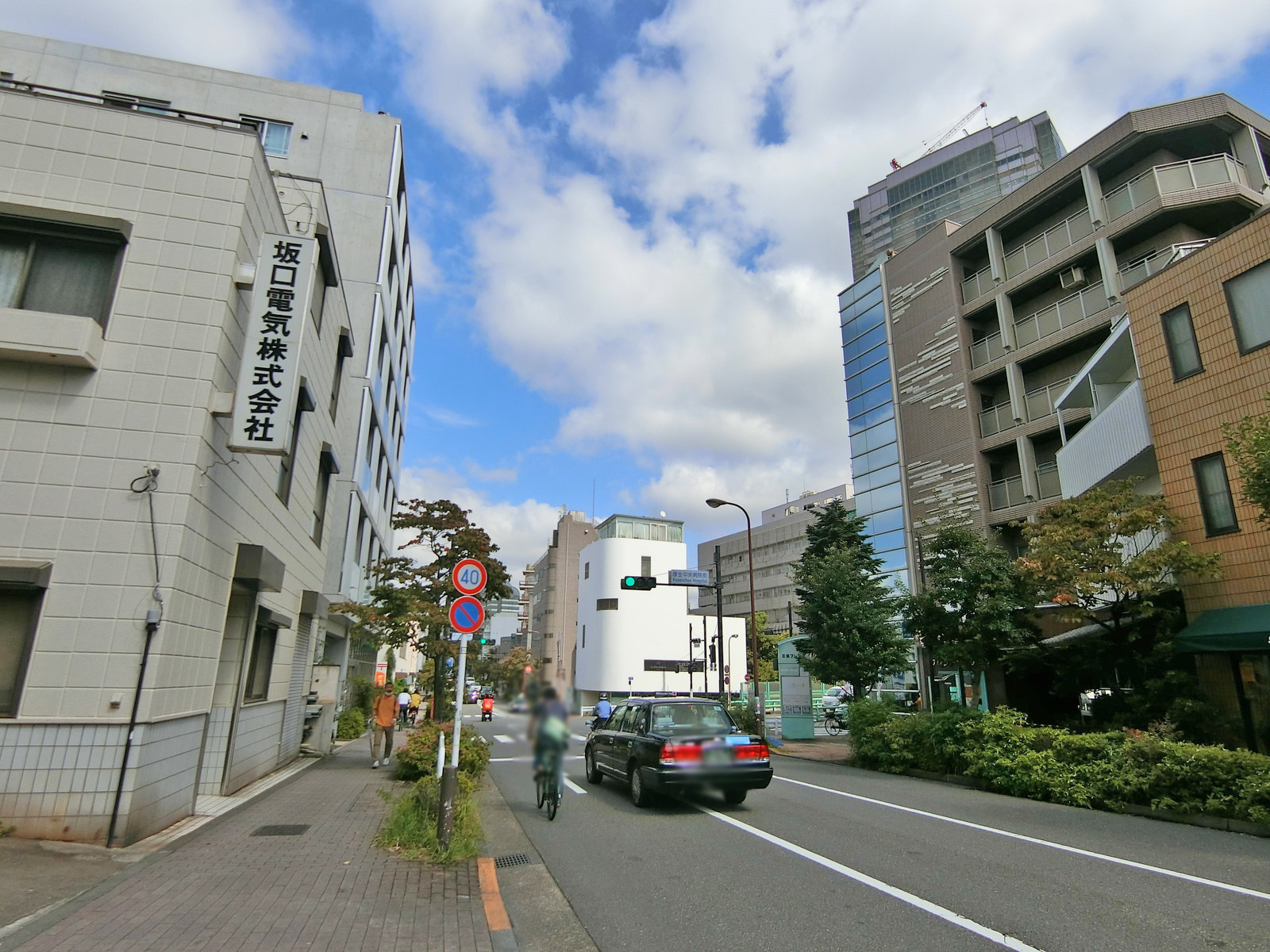 付近の目黒三田通り
