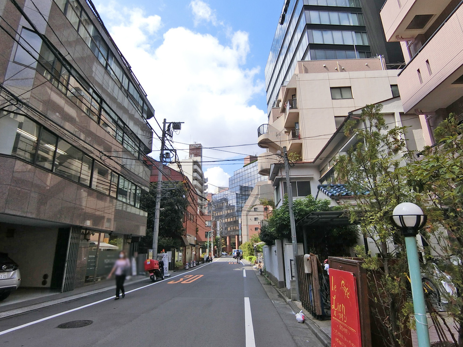 EBISU FIRST PLACE前面の通り