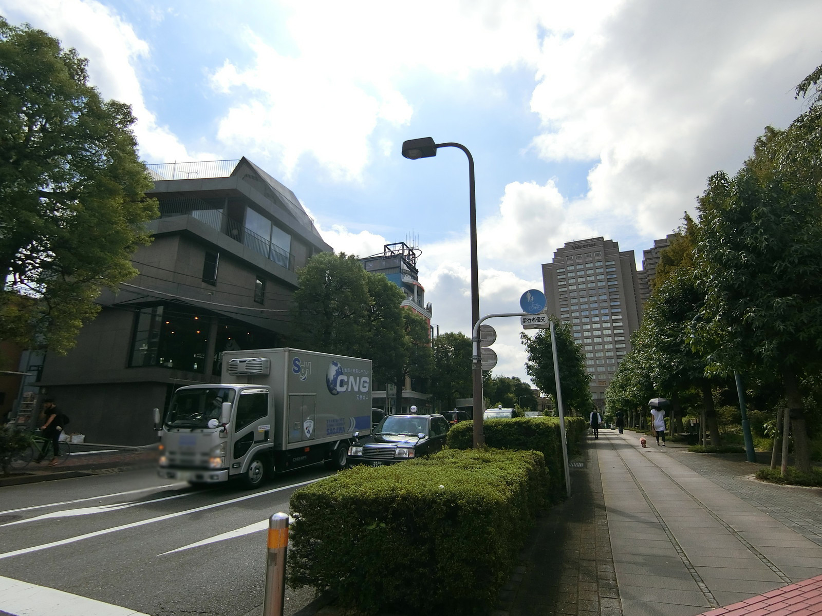 ABCアネックス前面の通り