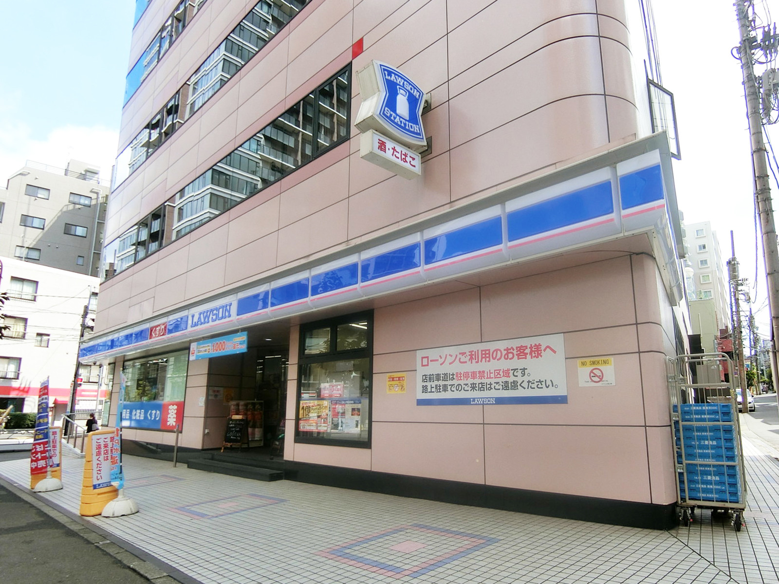 徒歩4分のローソン