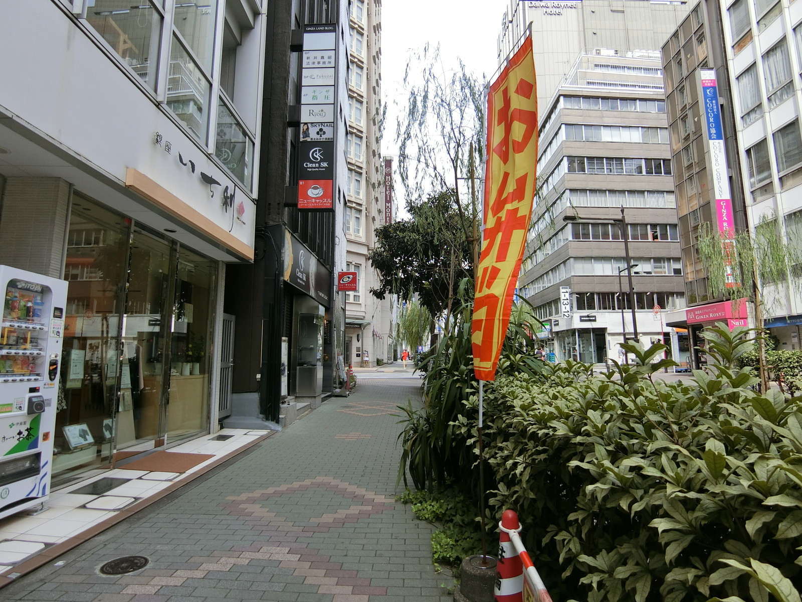 銀座2112ビル前面の通り