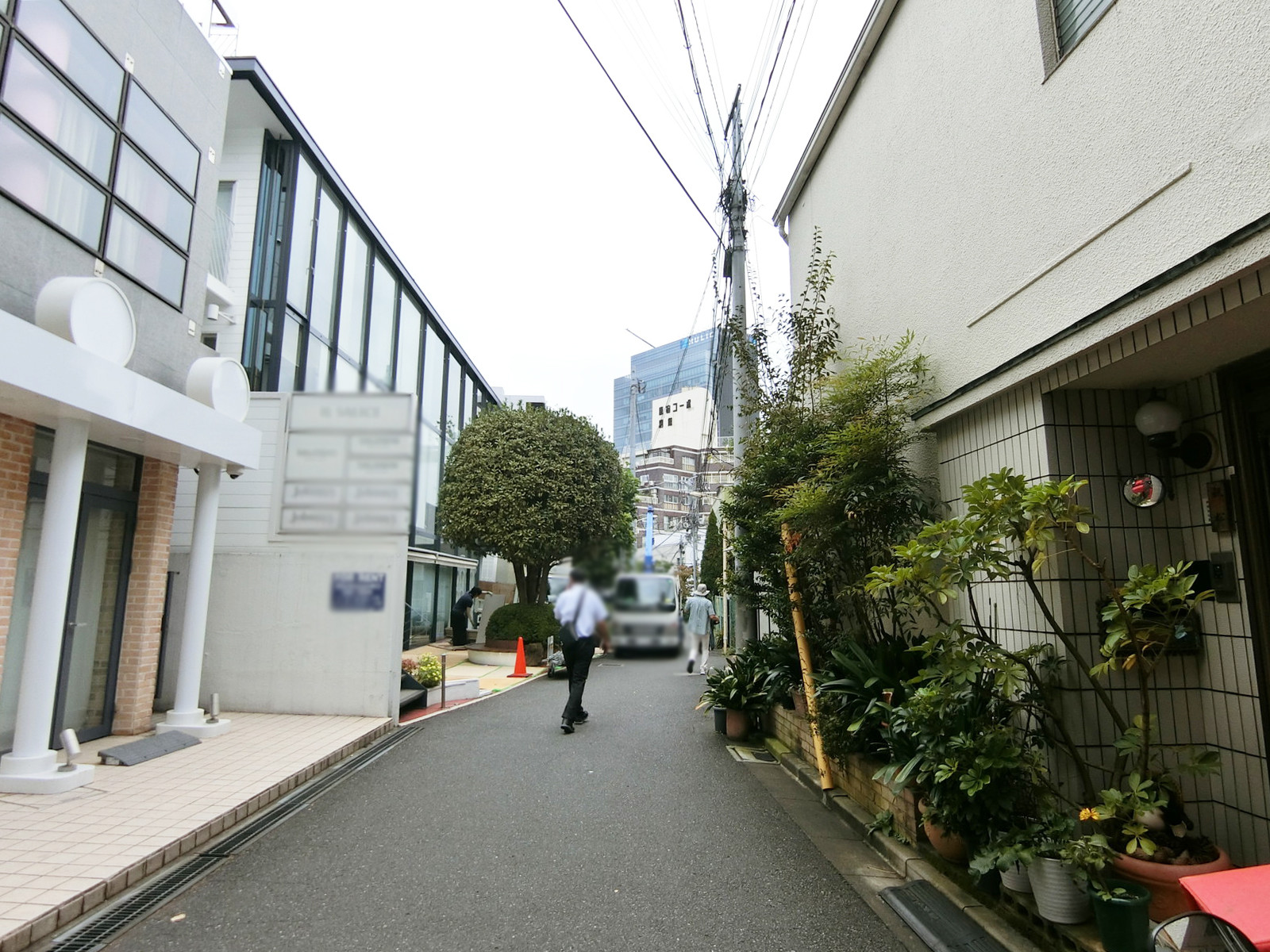Barbizon80前面の通り