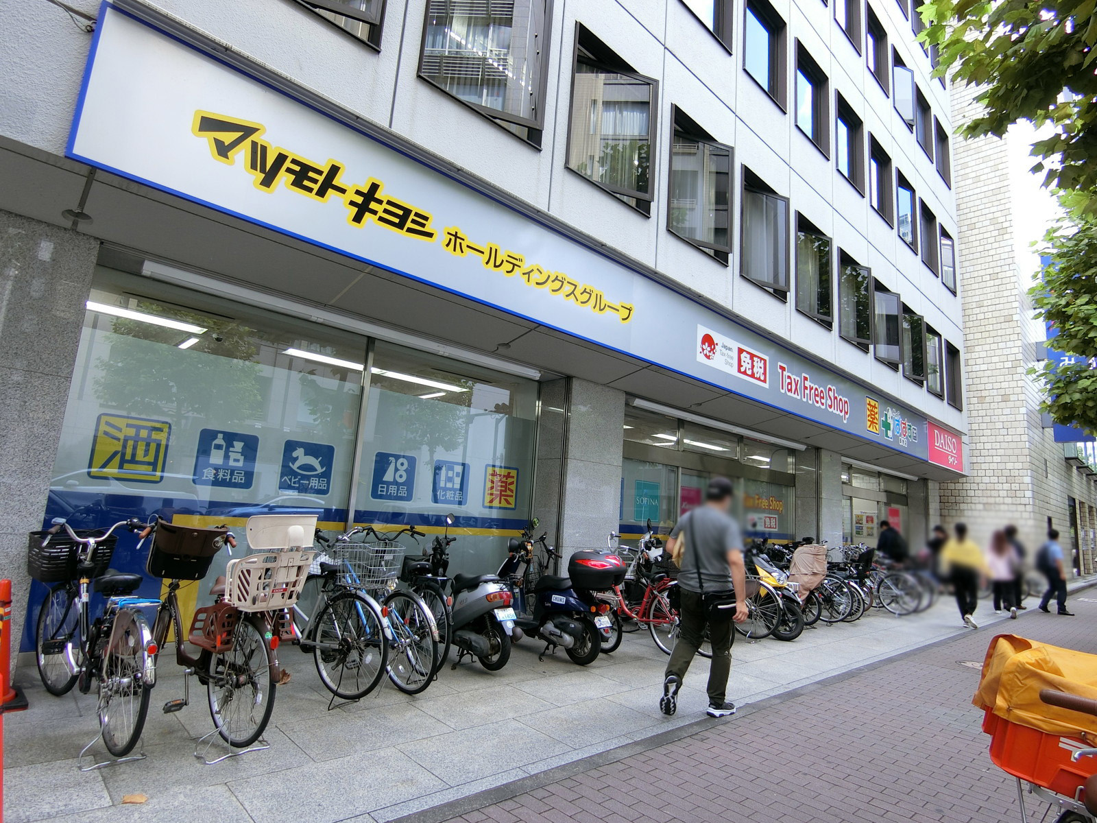 向かいにあるどらっぐぱぱす 築地店
