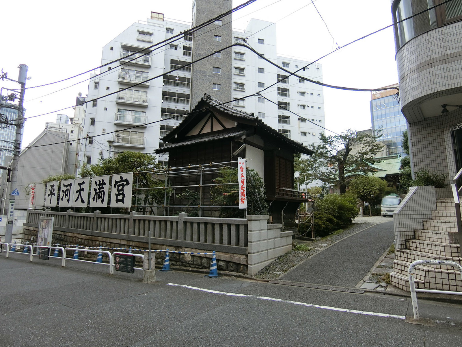 徒歩1分の平河天満宮