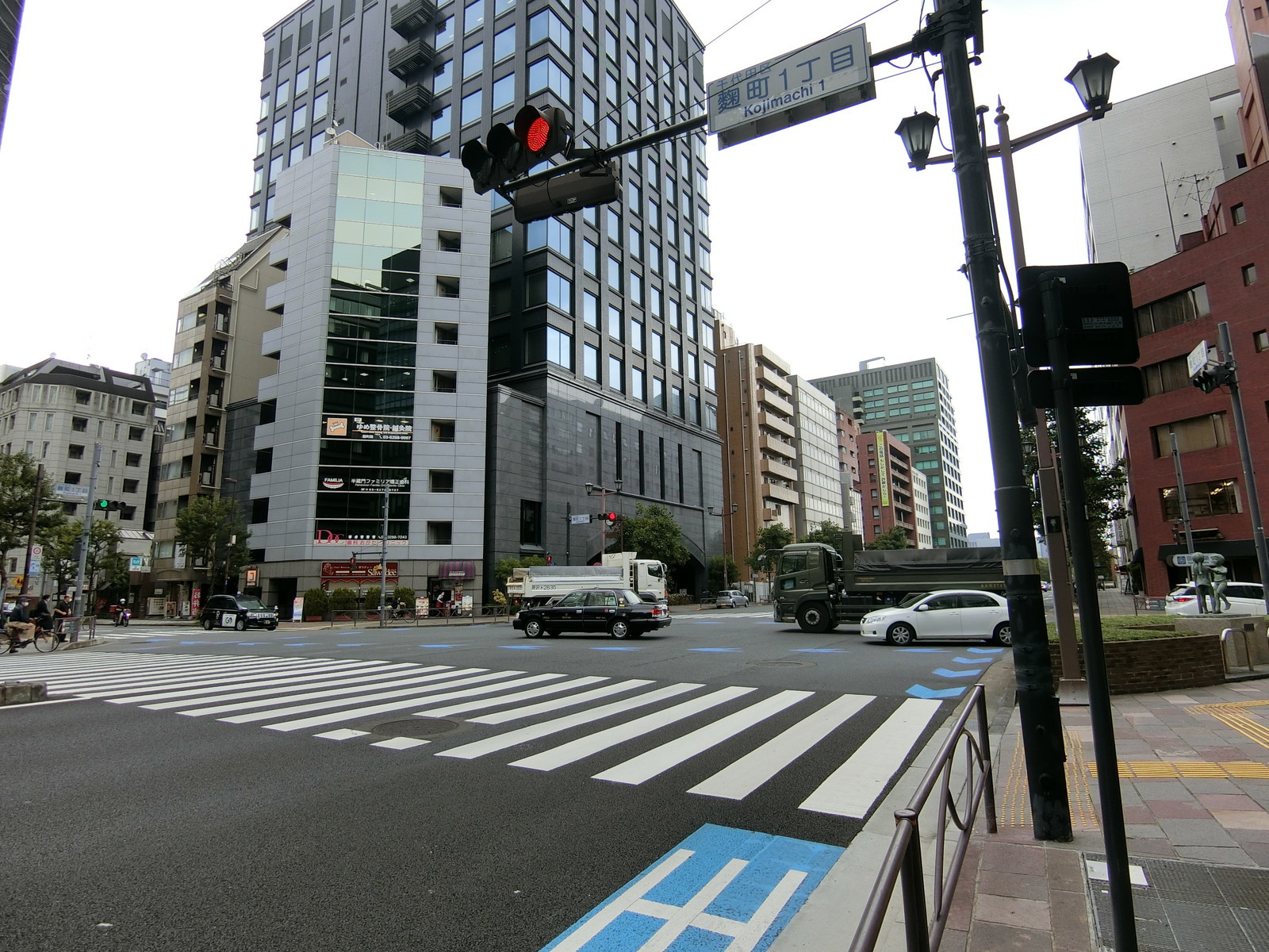 PMO半蔵門前面の新宿通り