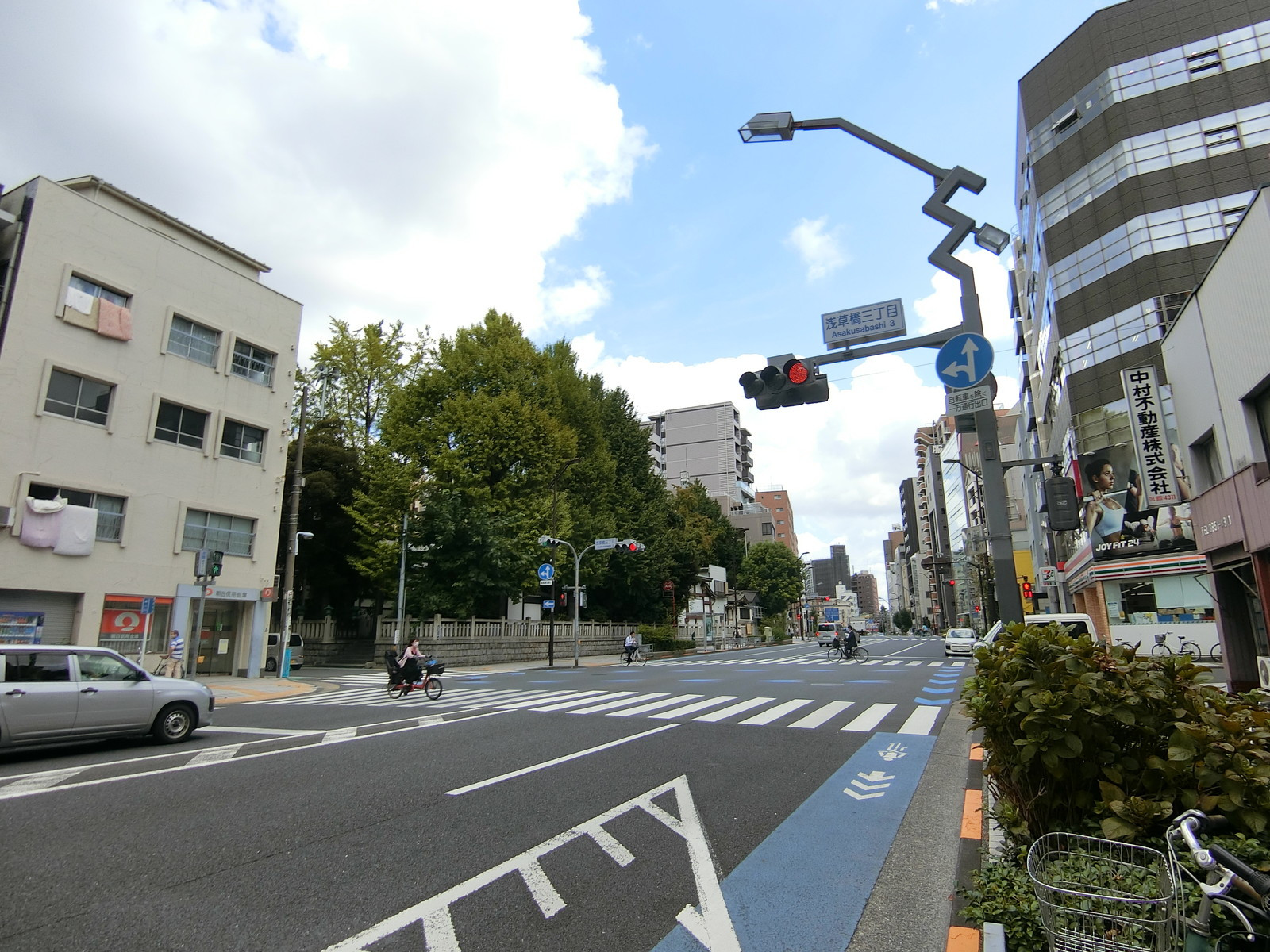近くの蔵前橋通り
