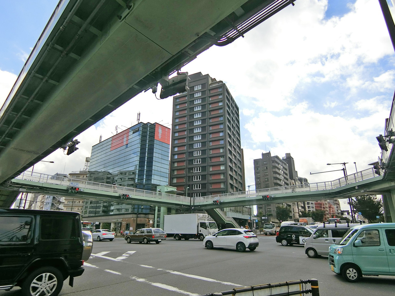 付近の富ヶ谷交差点