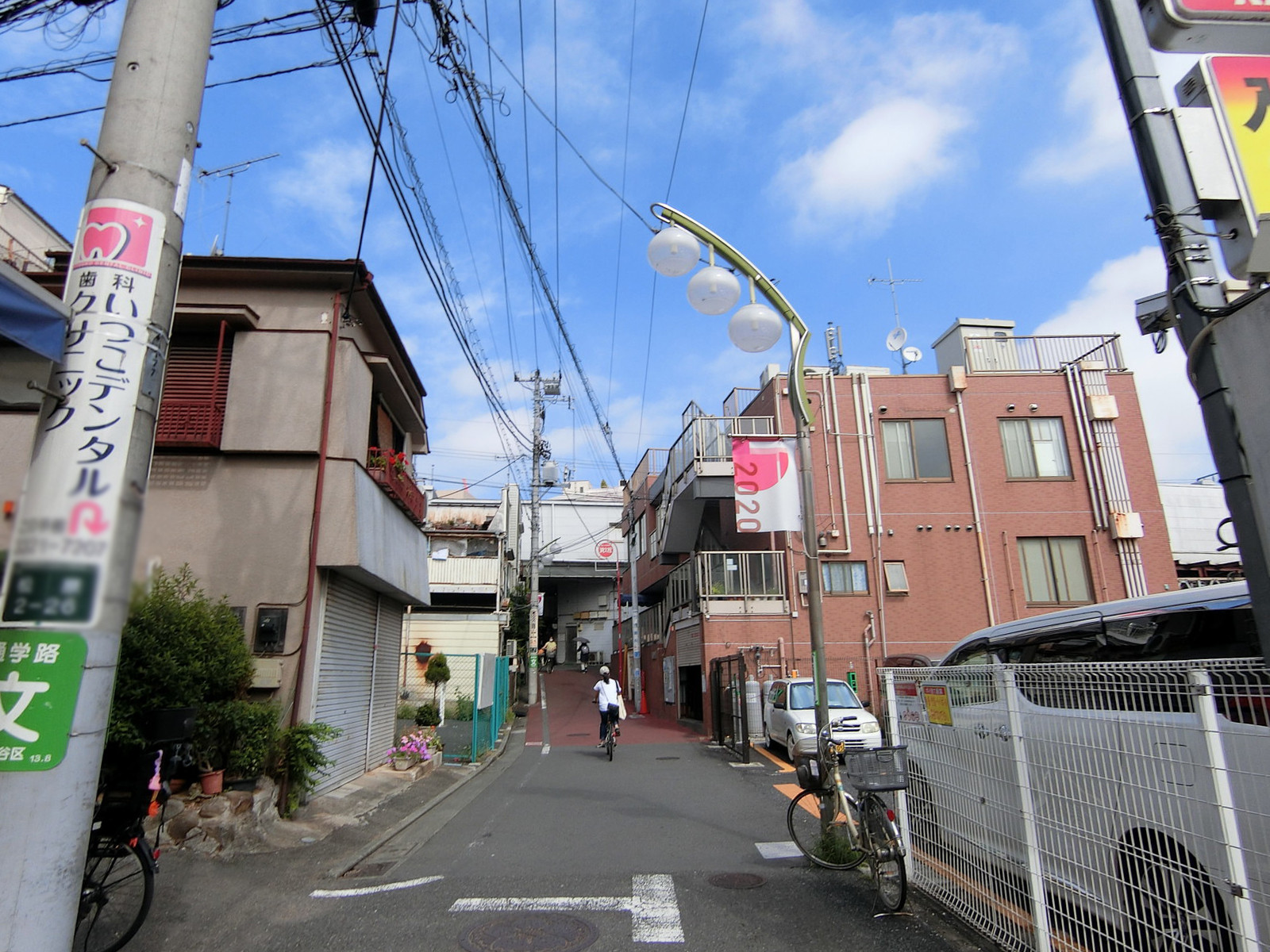 ユニオンビル明大前前面の通り