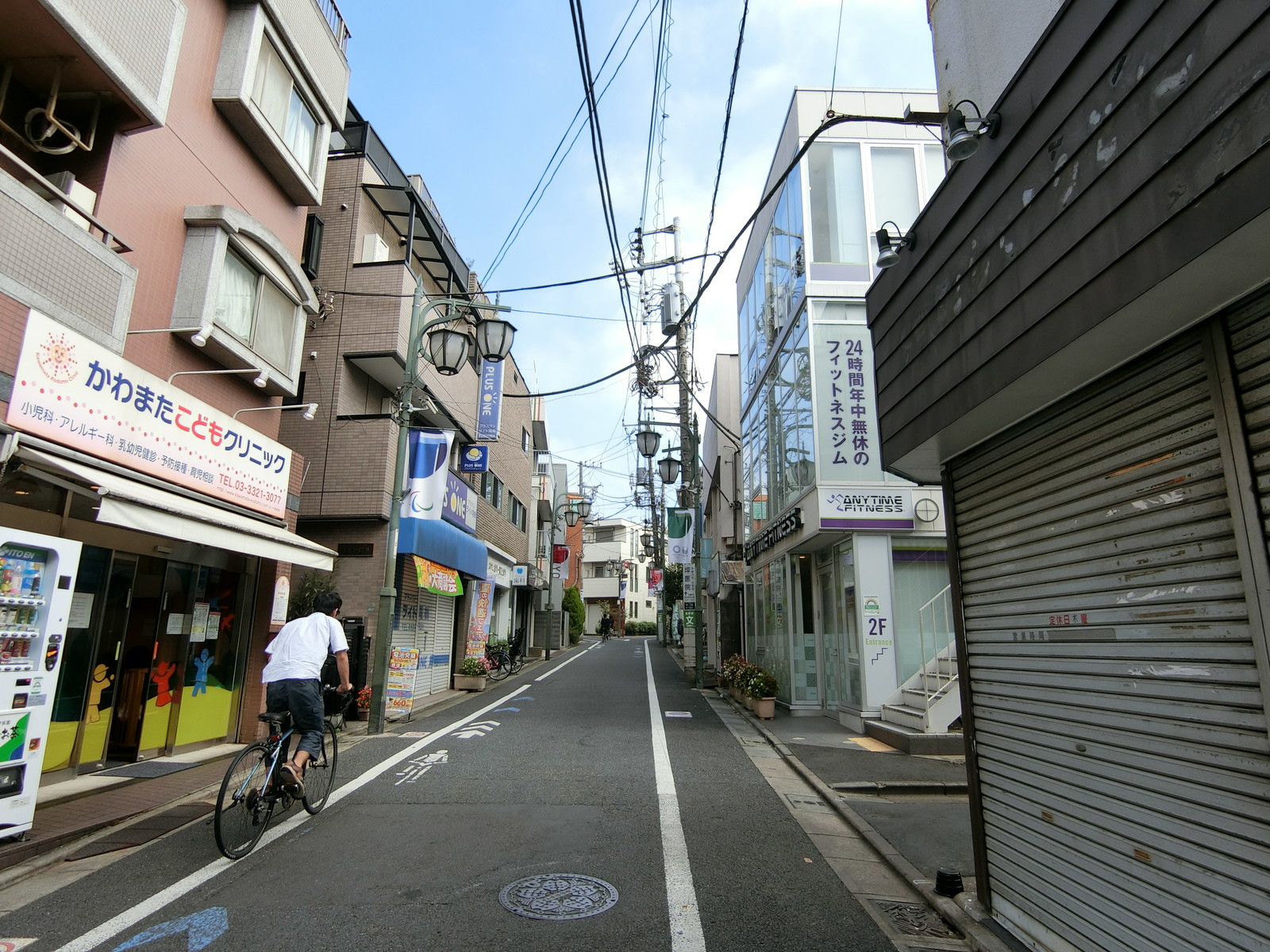 村山ビル前面の通り
