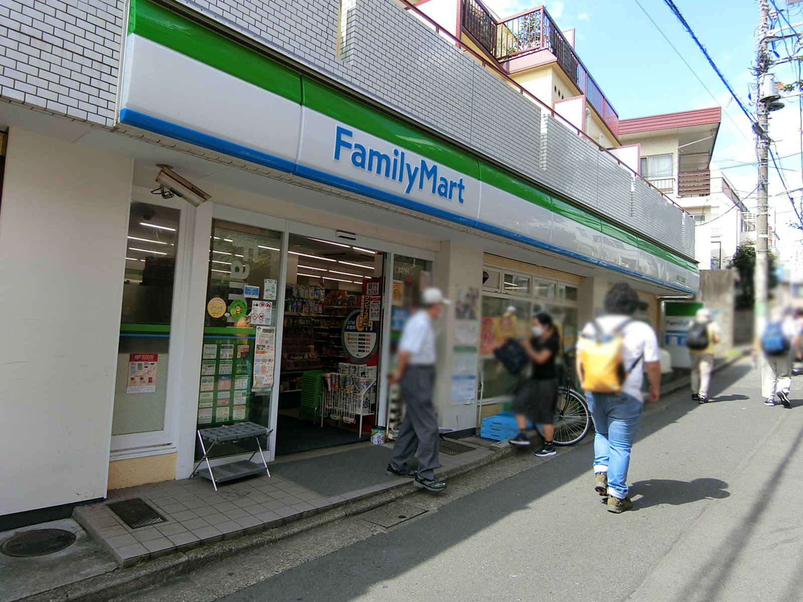 徒歩1分のファミリーマート