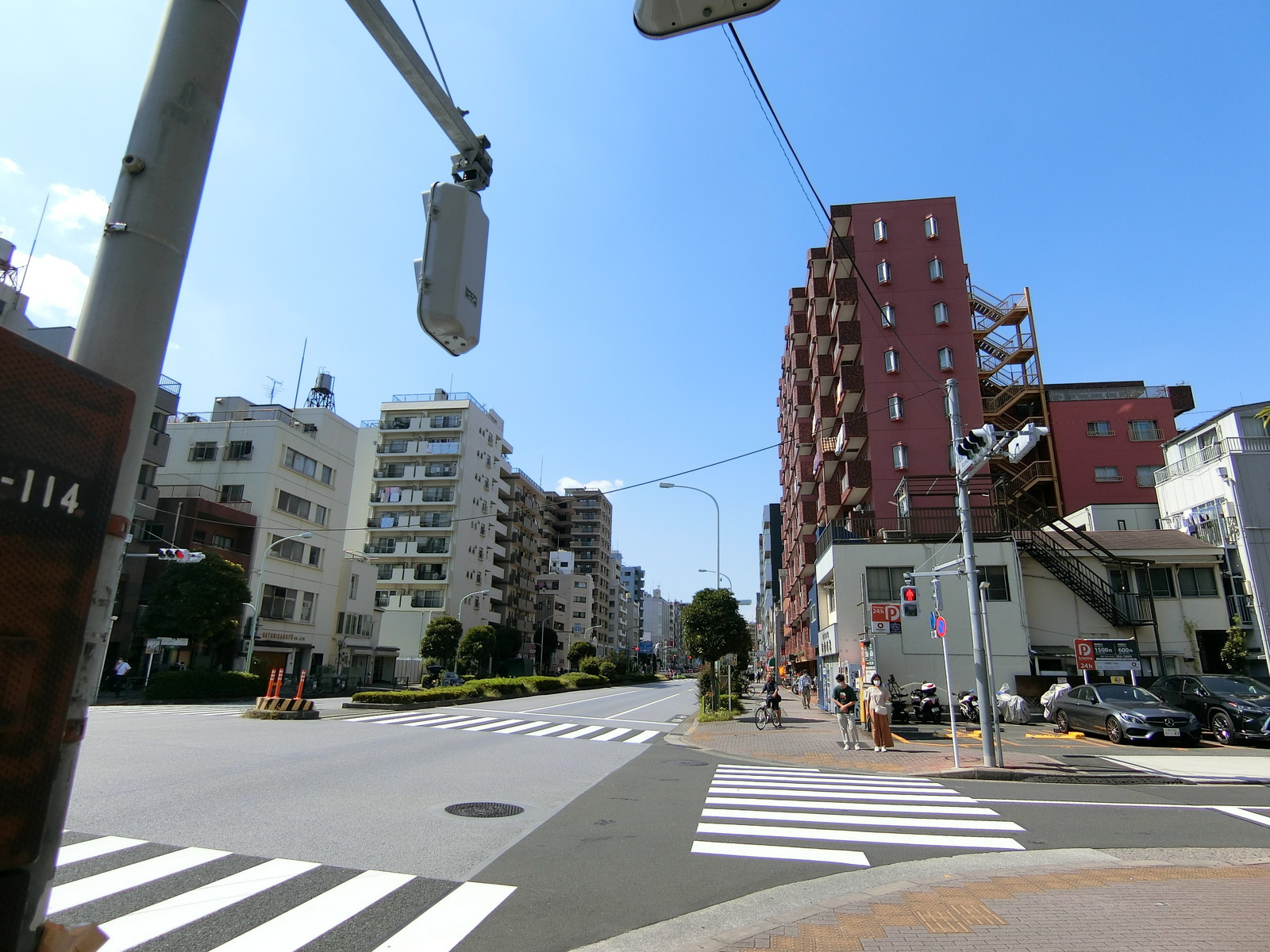 吾妻橋アドバンスビル前面の通り