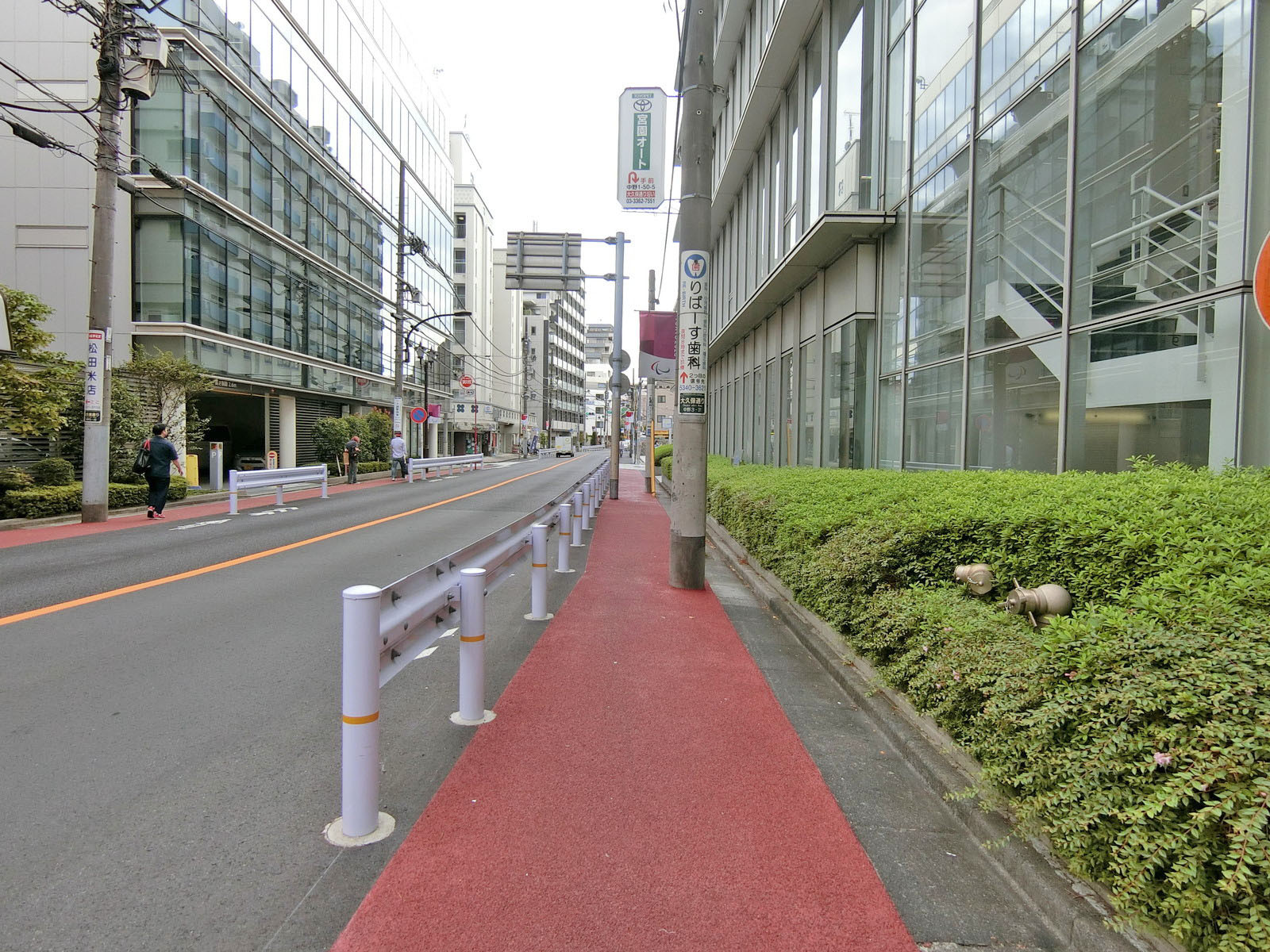 Nスクエアビル前面の通り