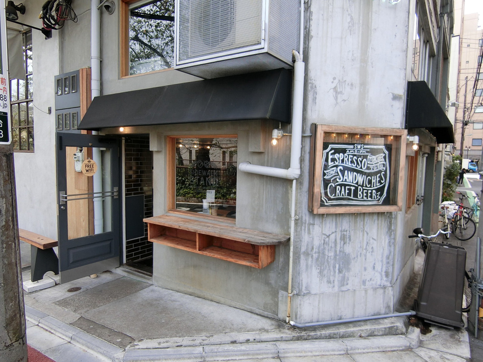 周辺には飲食店が点在