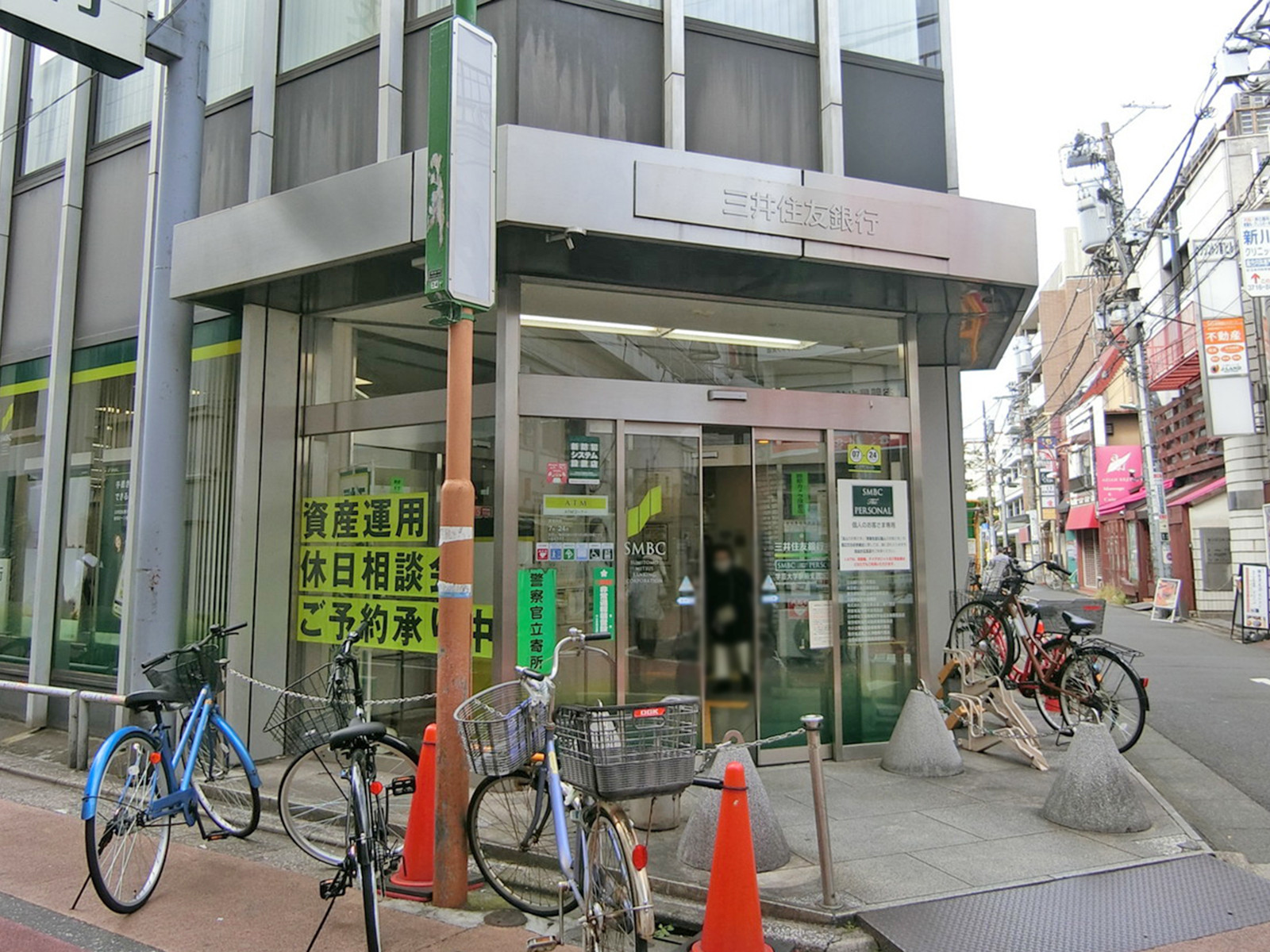 徒歩1分の三井住友銀行