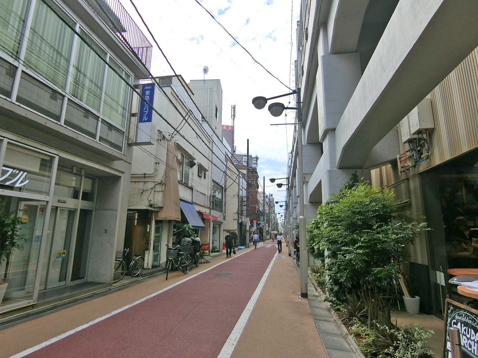 Roof前面の通り