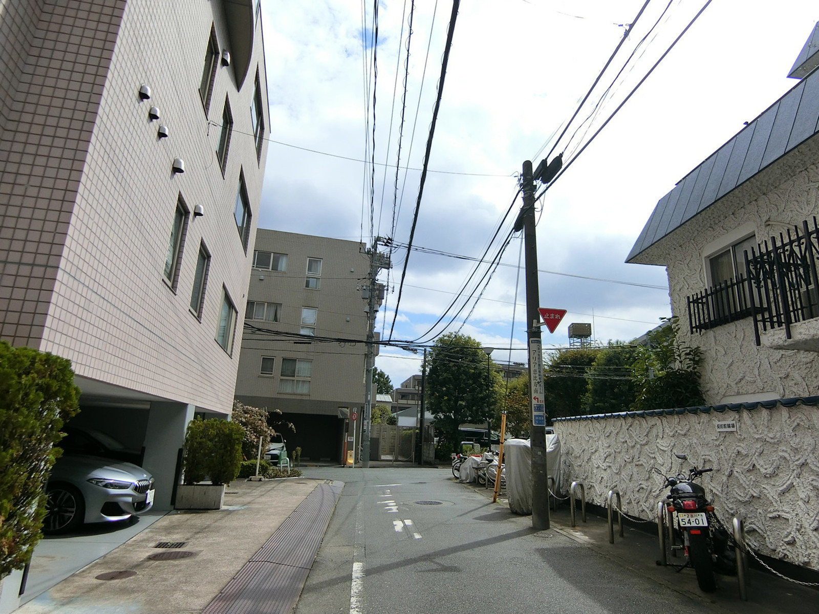 渋谷原町アビタシオン前面の通り