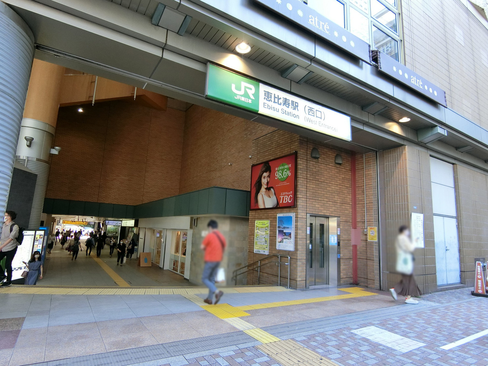 最寄りの「恵比寿駅」