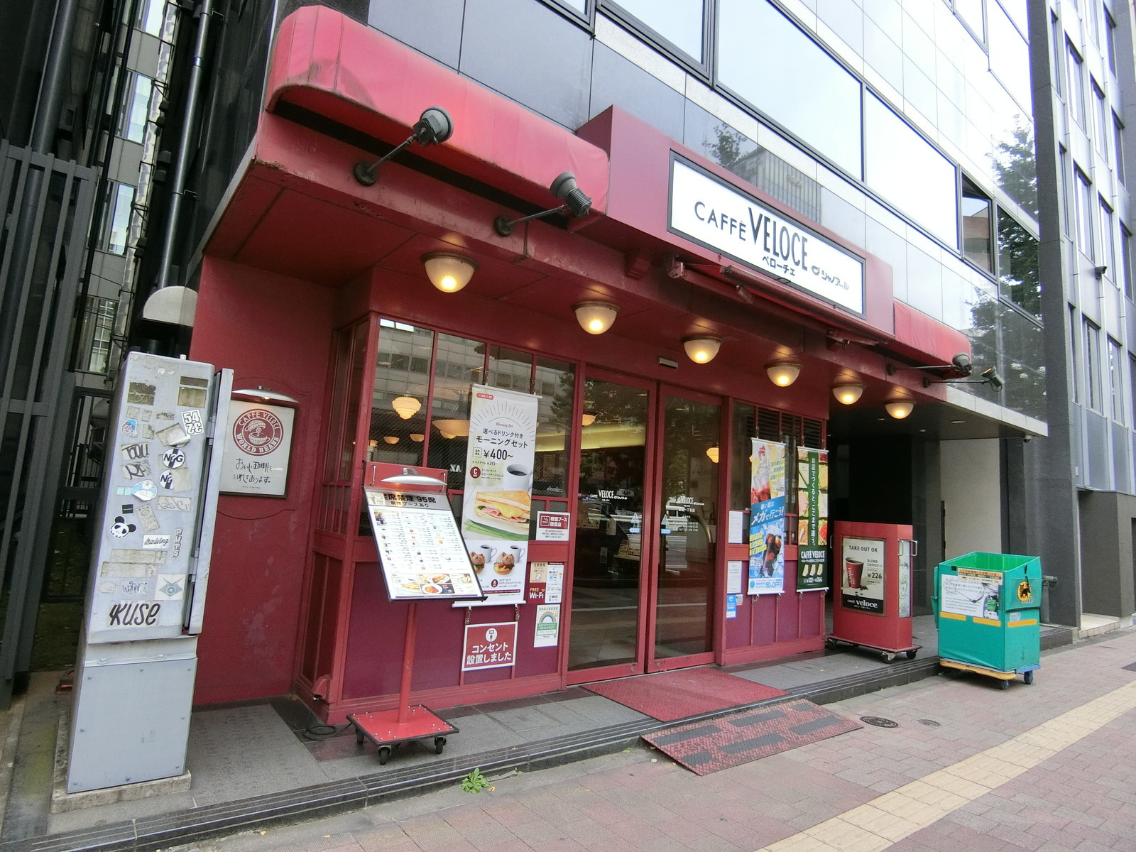徒歩1分のカフェ・ベローチェ
