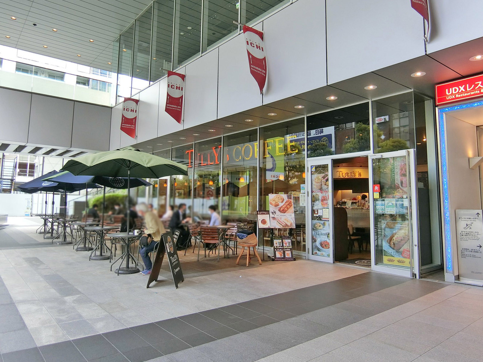 徒歩2分のタリーズコーヒ秋葉原UDX店