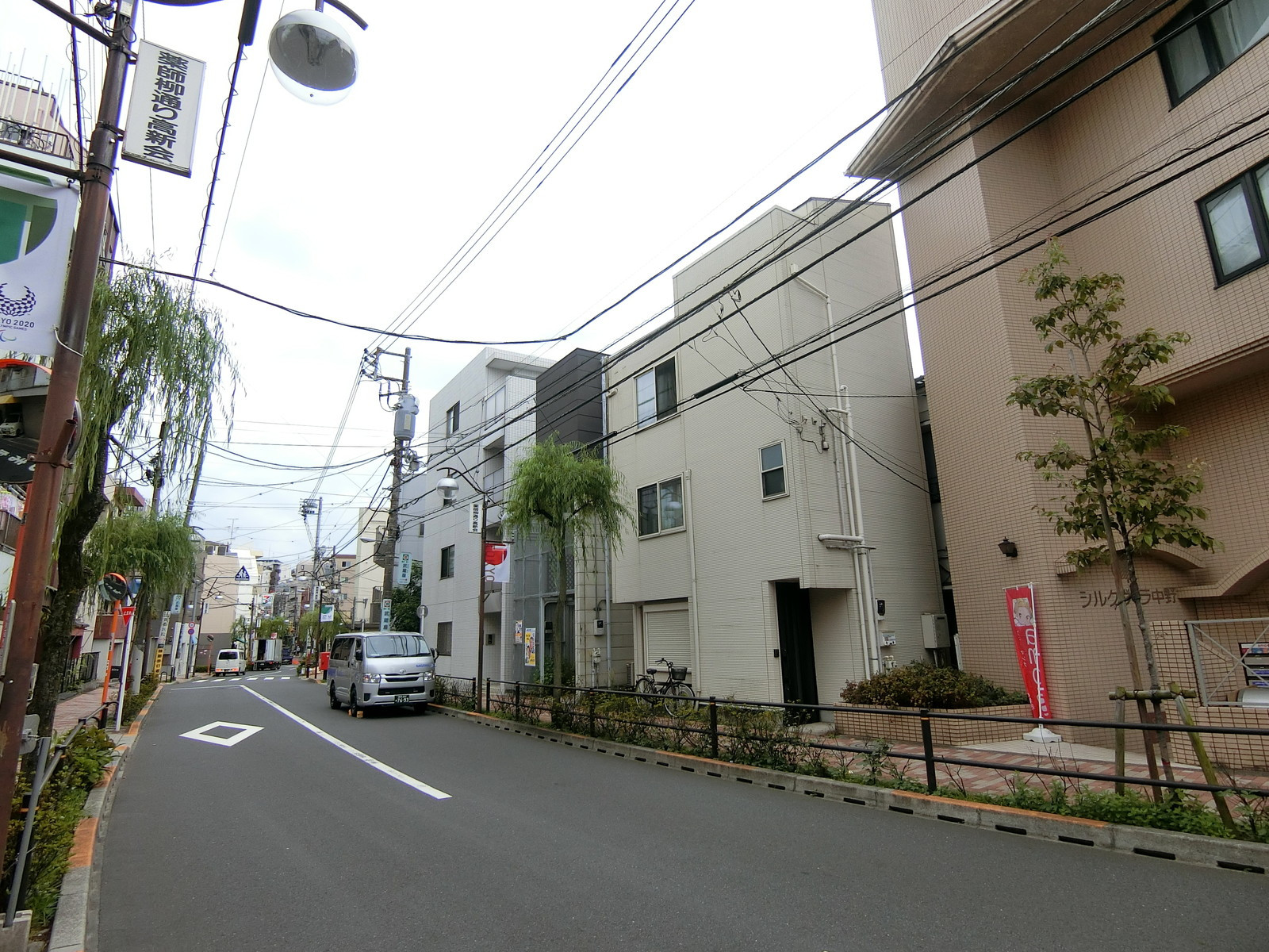 周辺は閑静なエリア