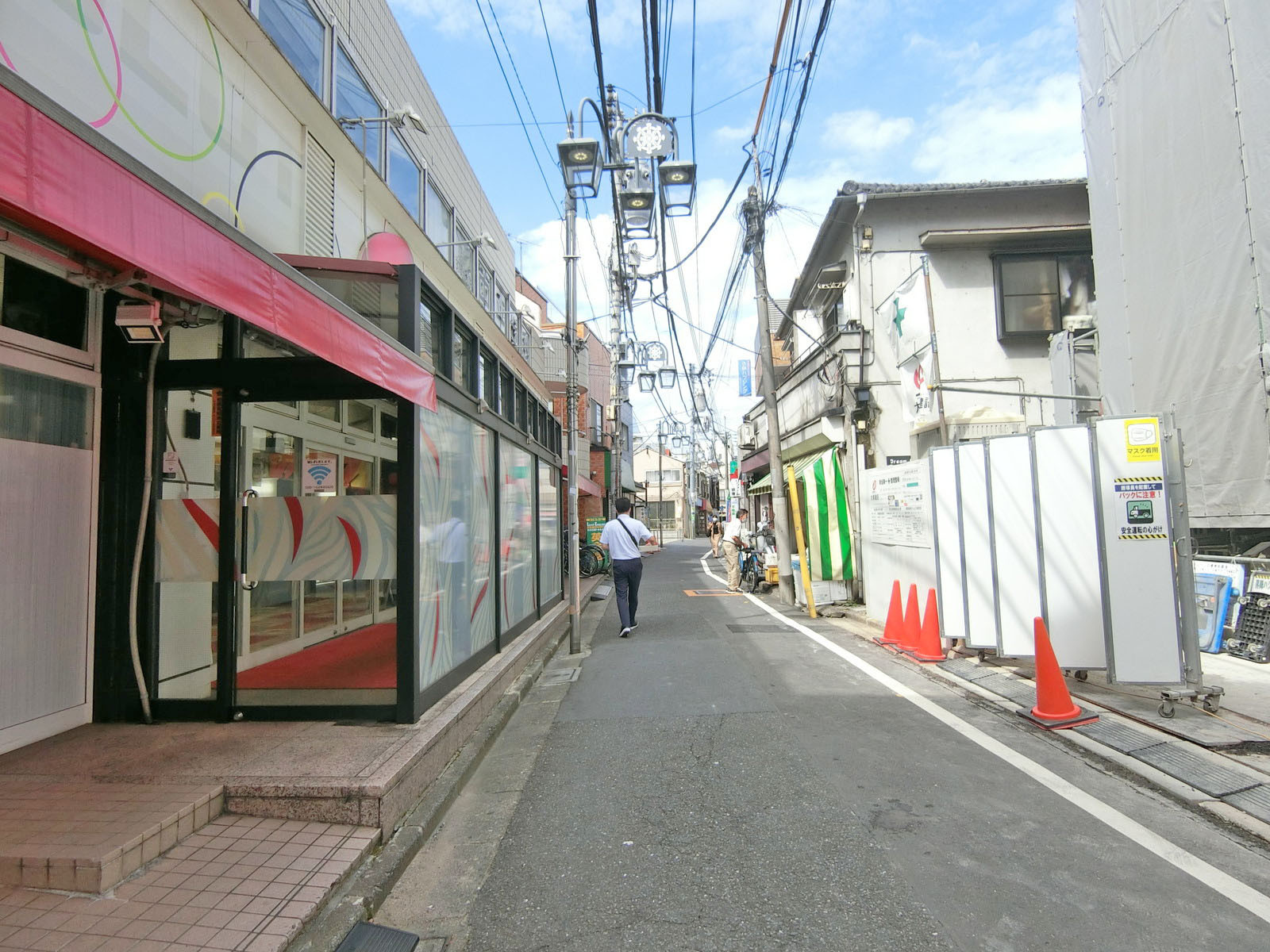 スクエア初台第1ビル前面の通り