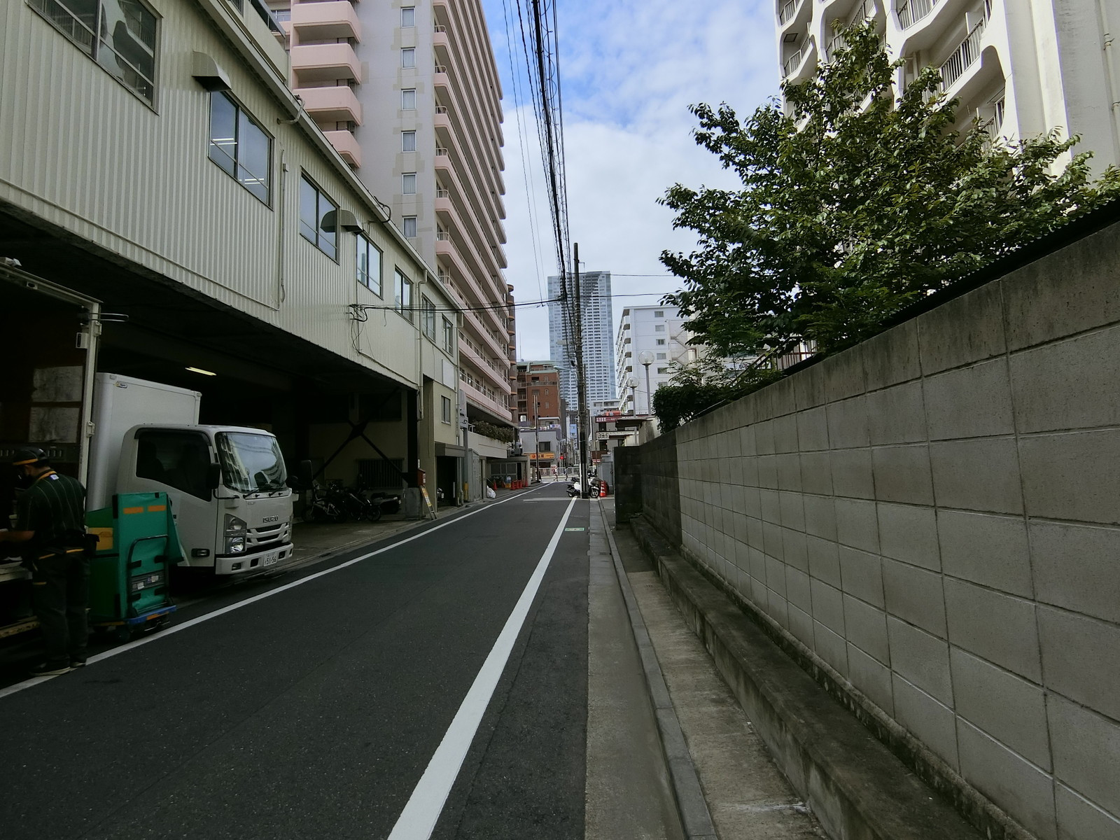 近富ビル前面の通り