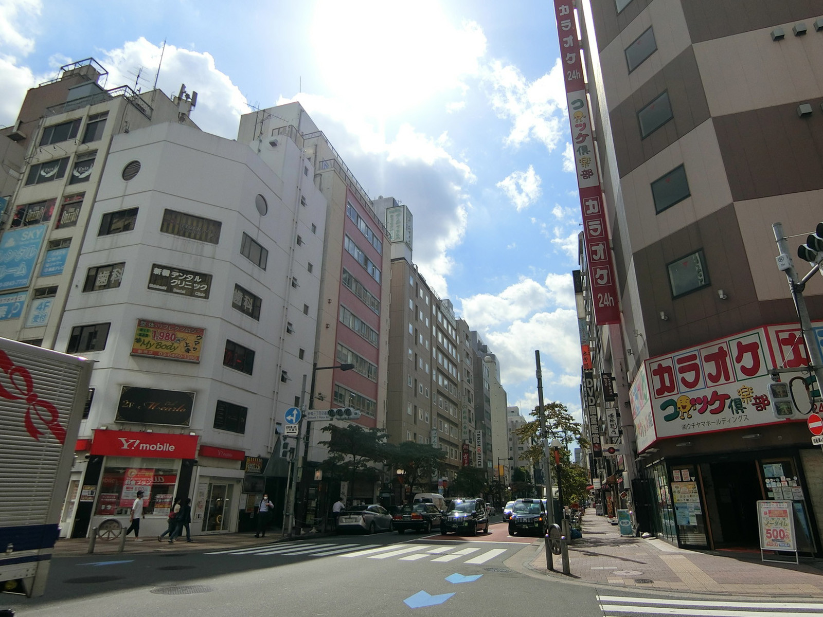 Rビル前面の通り