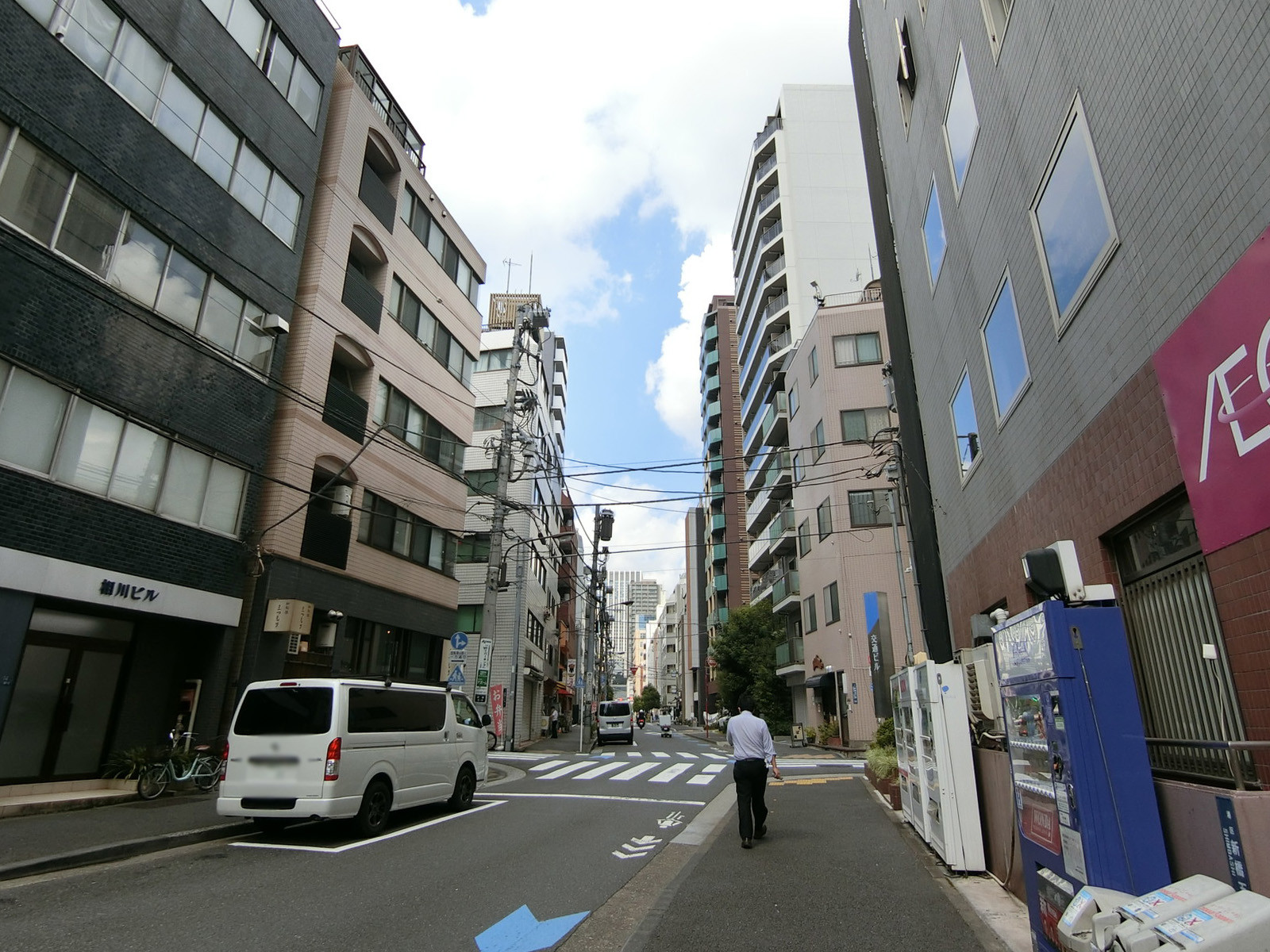 交通ビル前面の通り