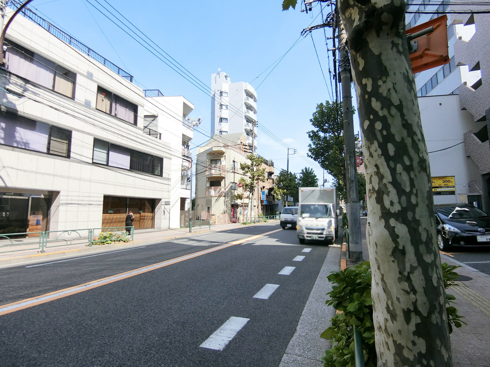 プライム高田馬場四丁目ビル前面の早稲田通り