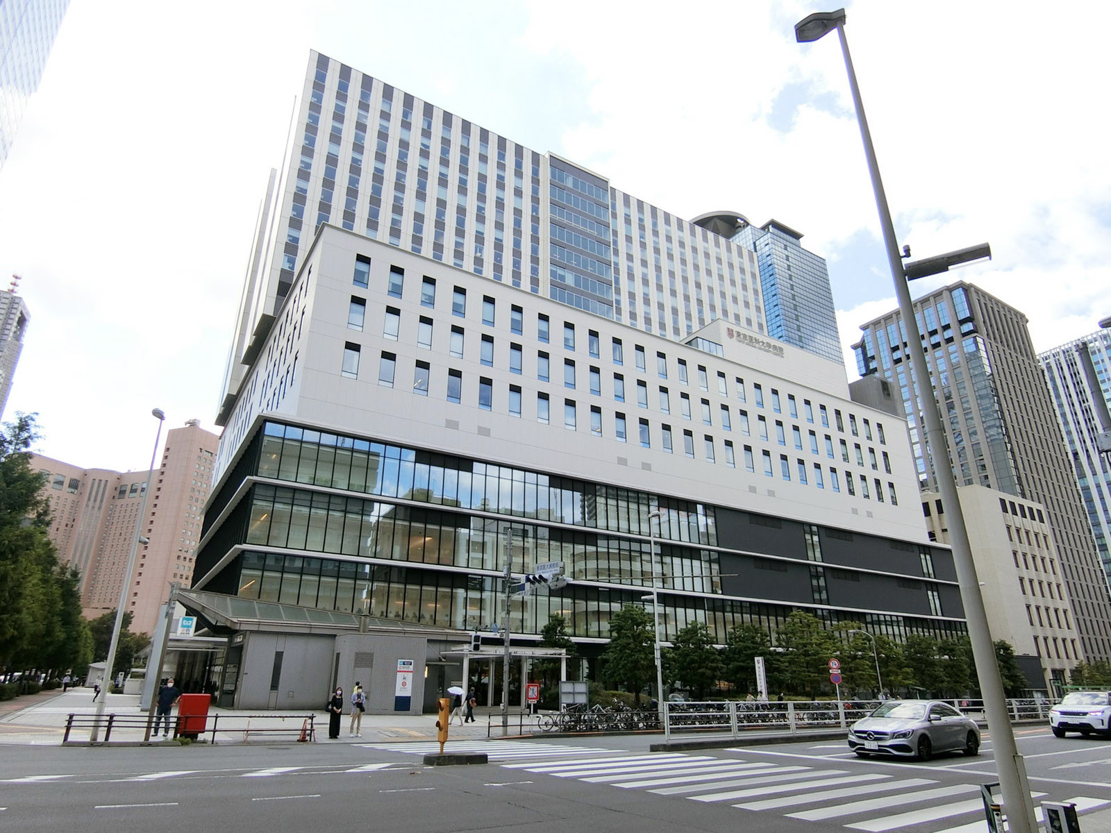 徒歩2分の東京医科大学病院