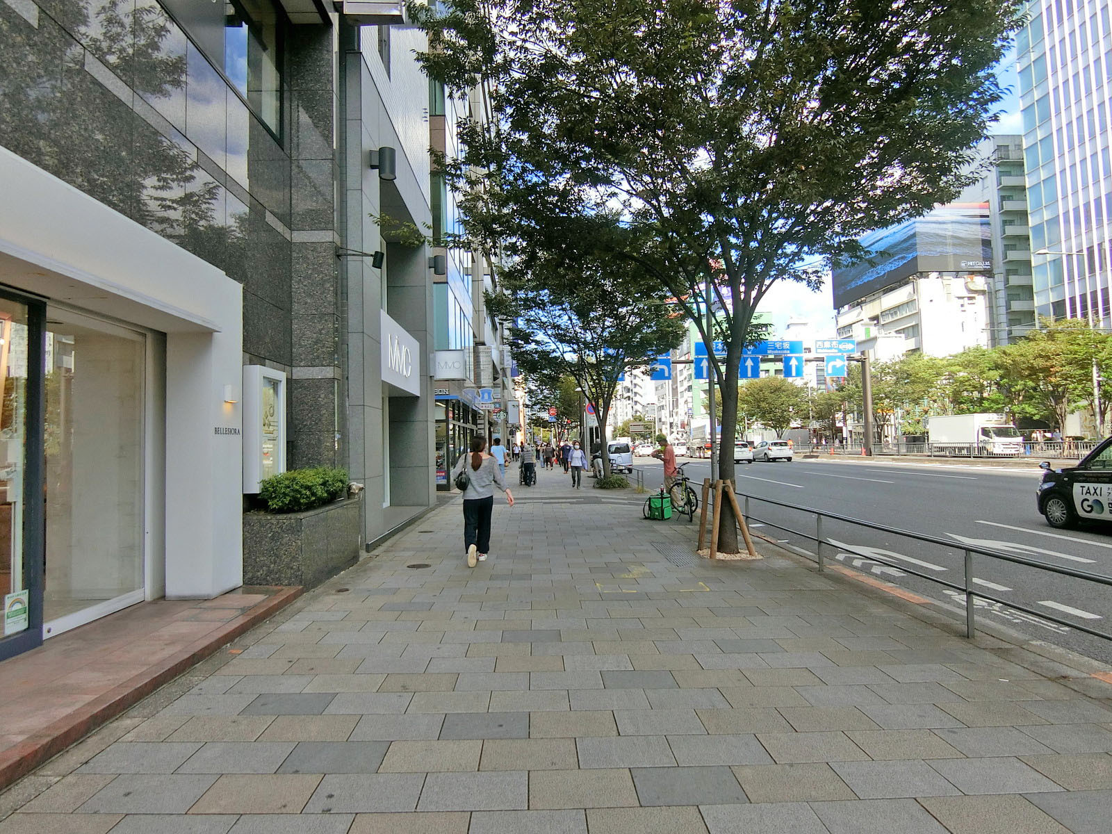 青山T&E前面の通り