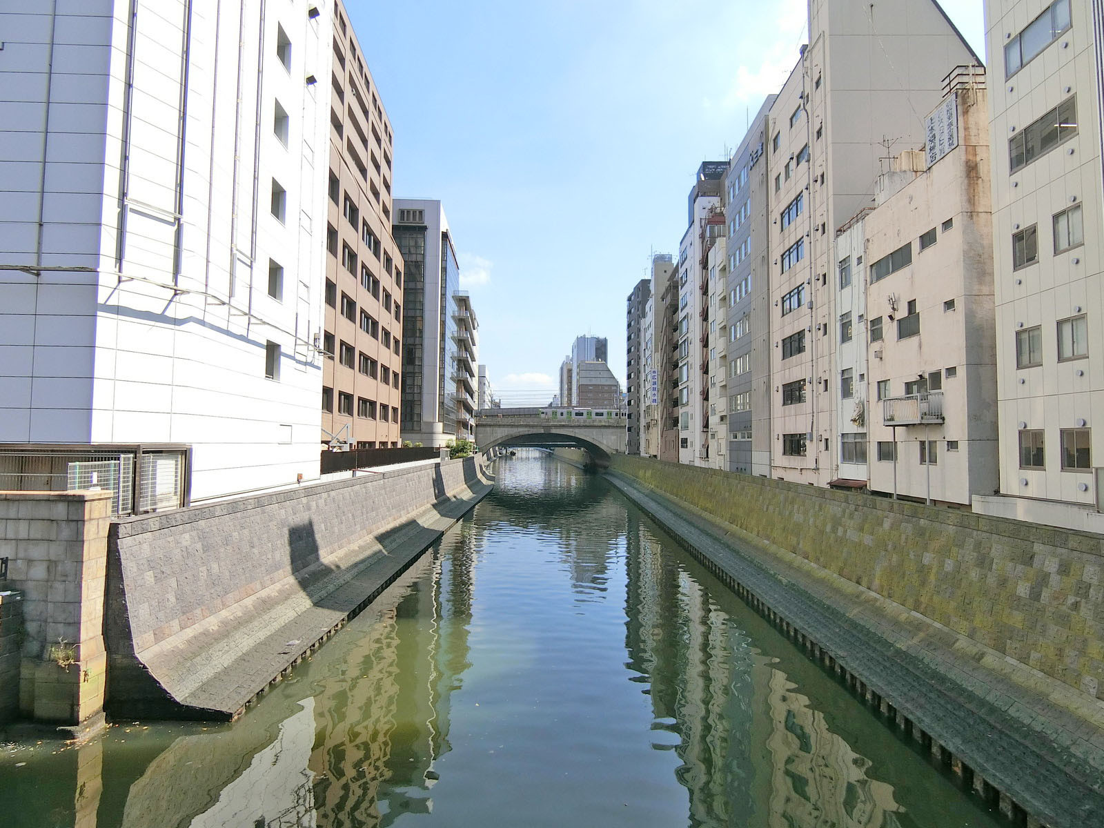 近くを流れる神田川