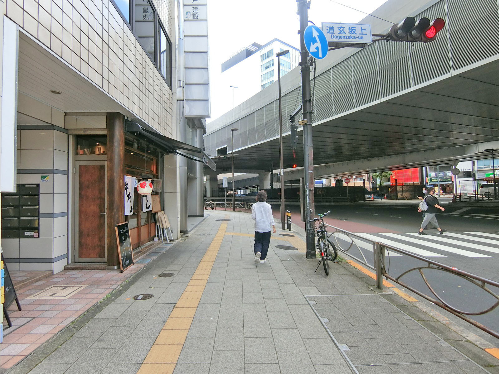 南平台アイアイビル前面の通り
