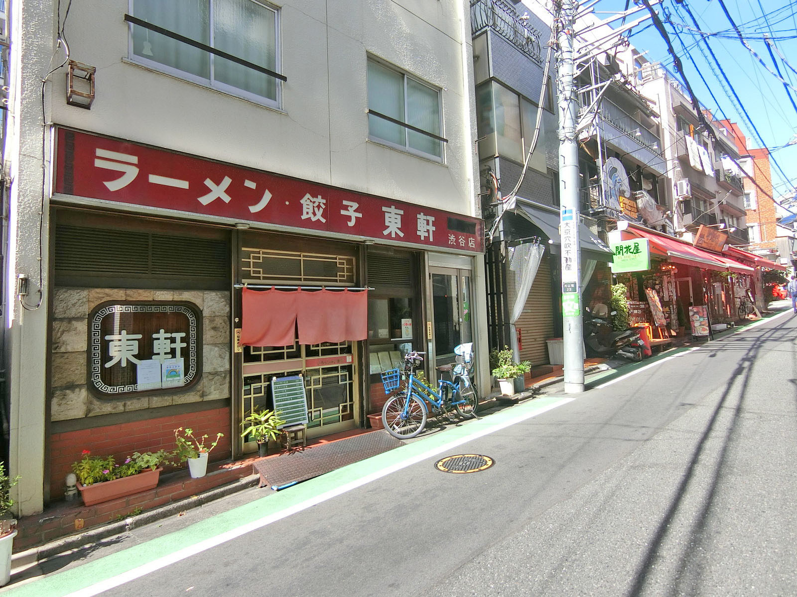 付近には飲食店が充実