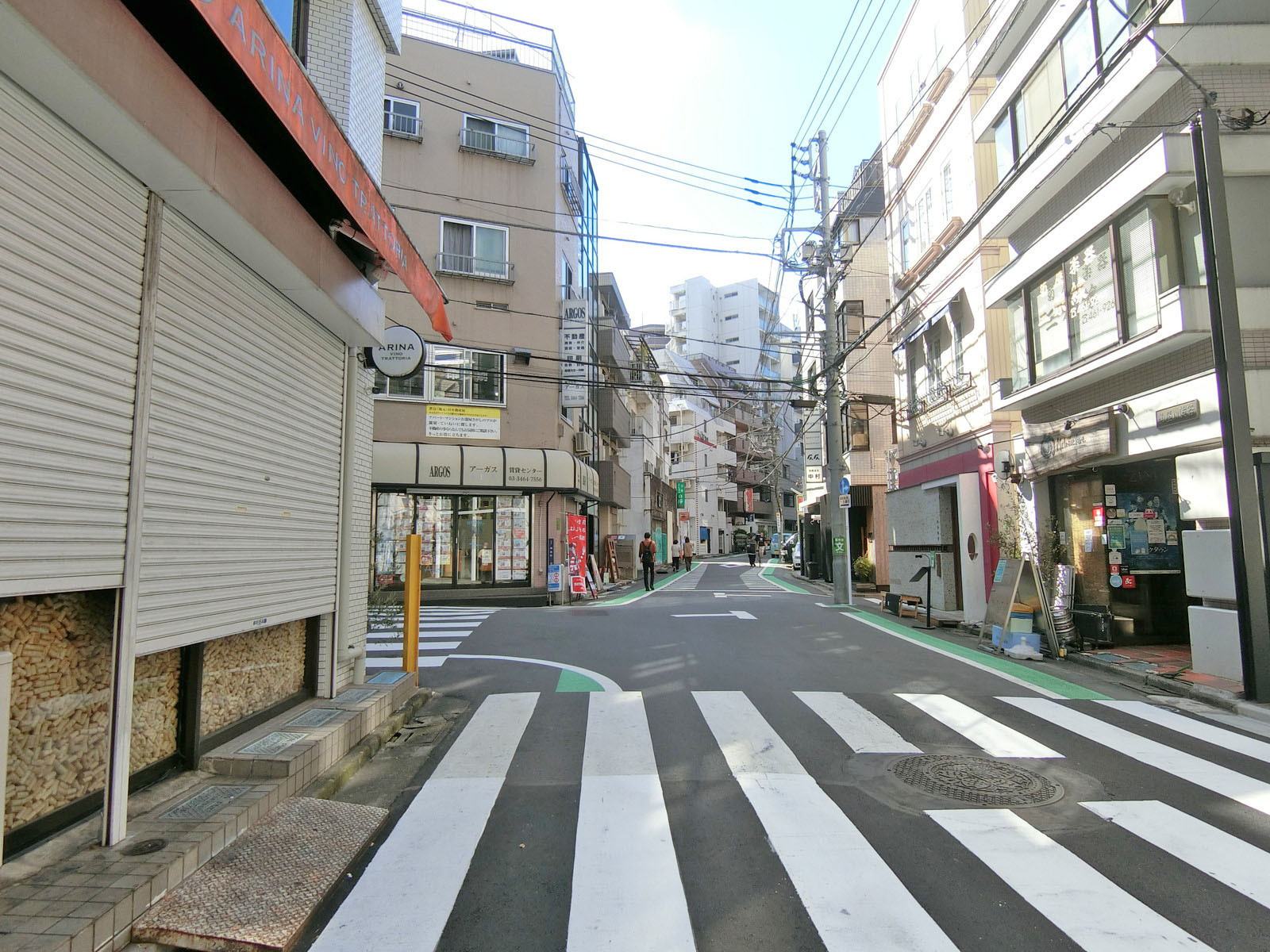 YMプリントタワー前面の通り