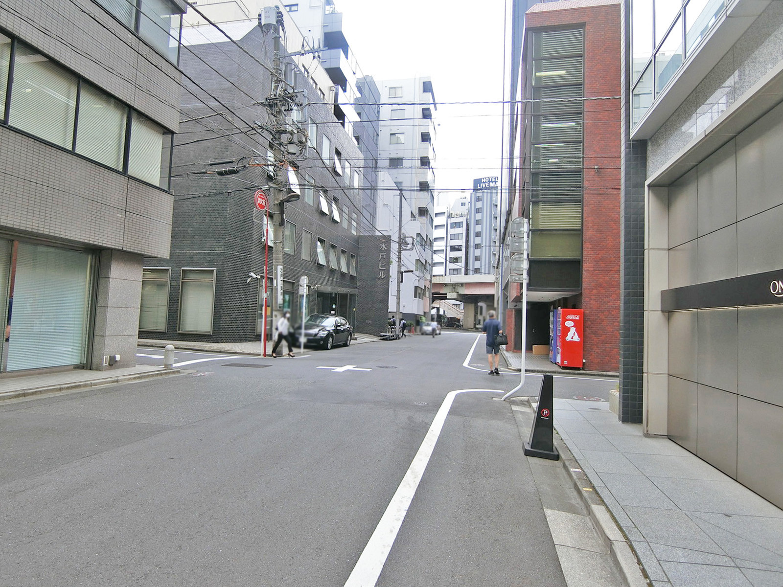 ONEST神田スクエア前面の通り