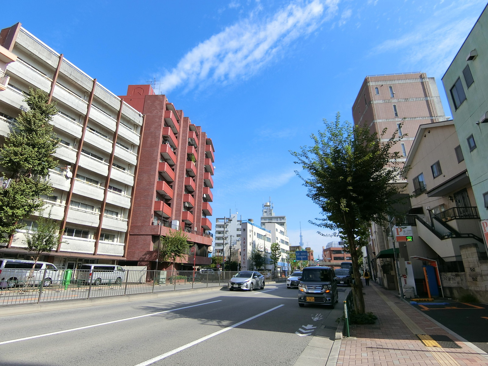 石巻ビル前面の尾久橋通り