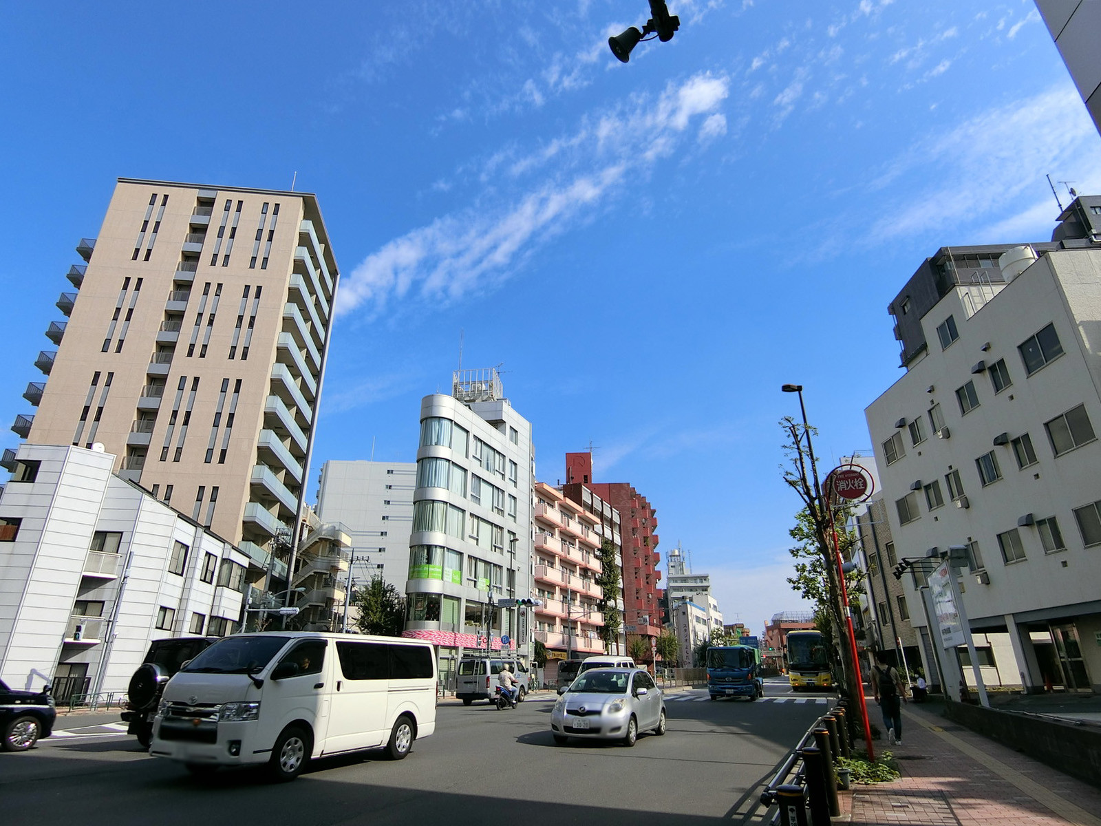 ルート根岸ビル前面の通り