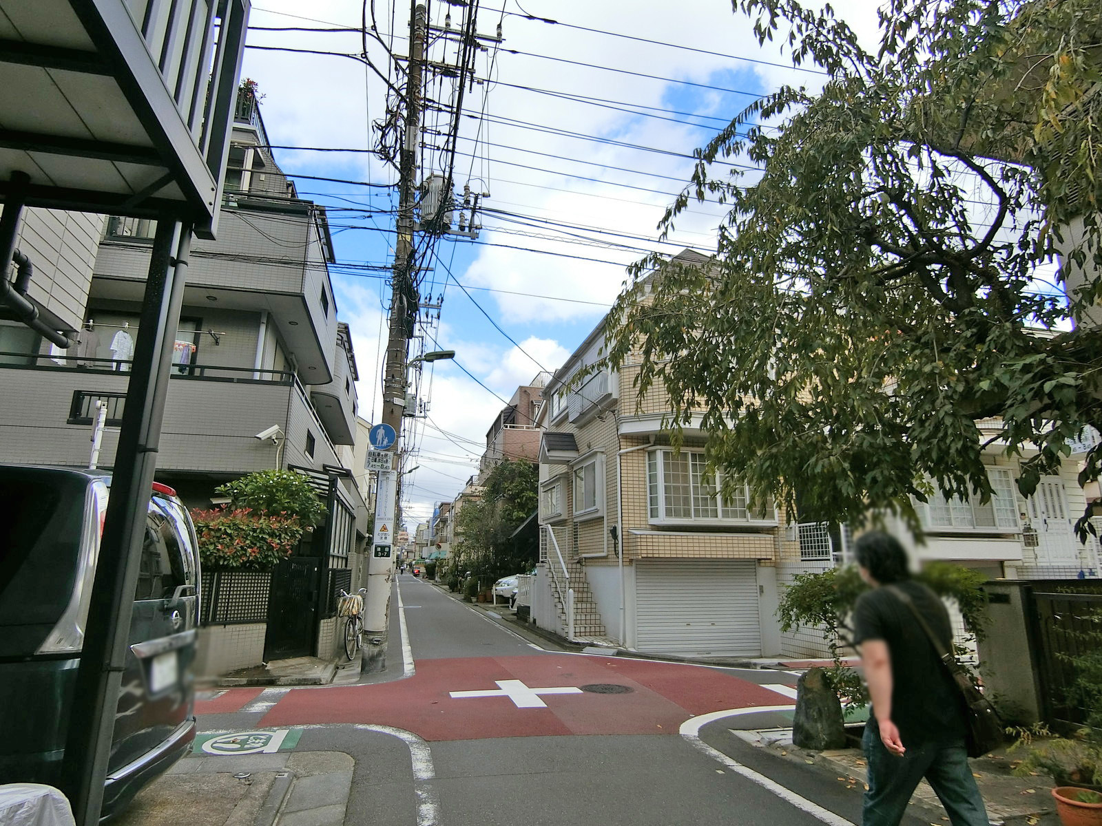 周辺は落ち着いたエリア