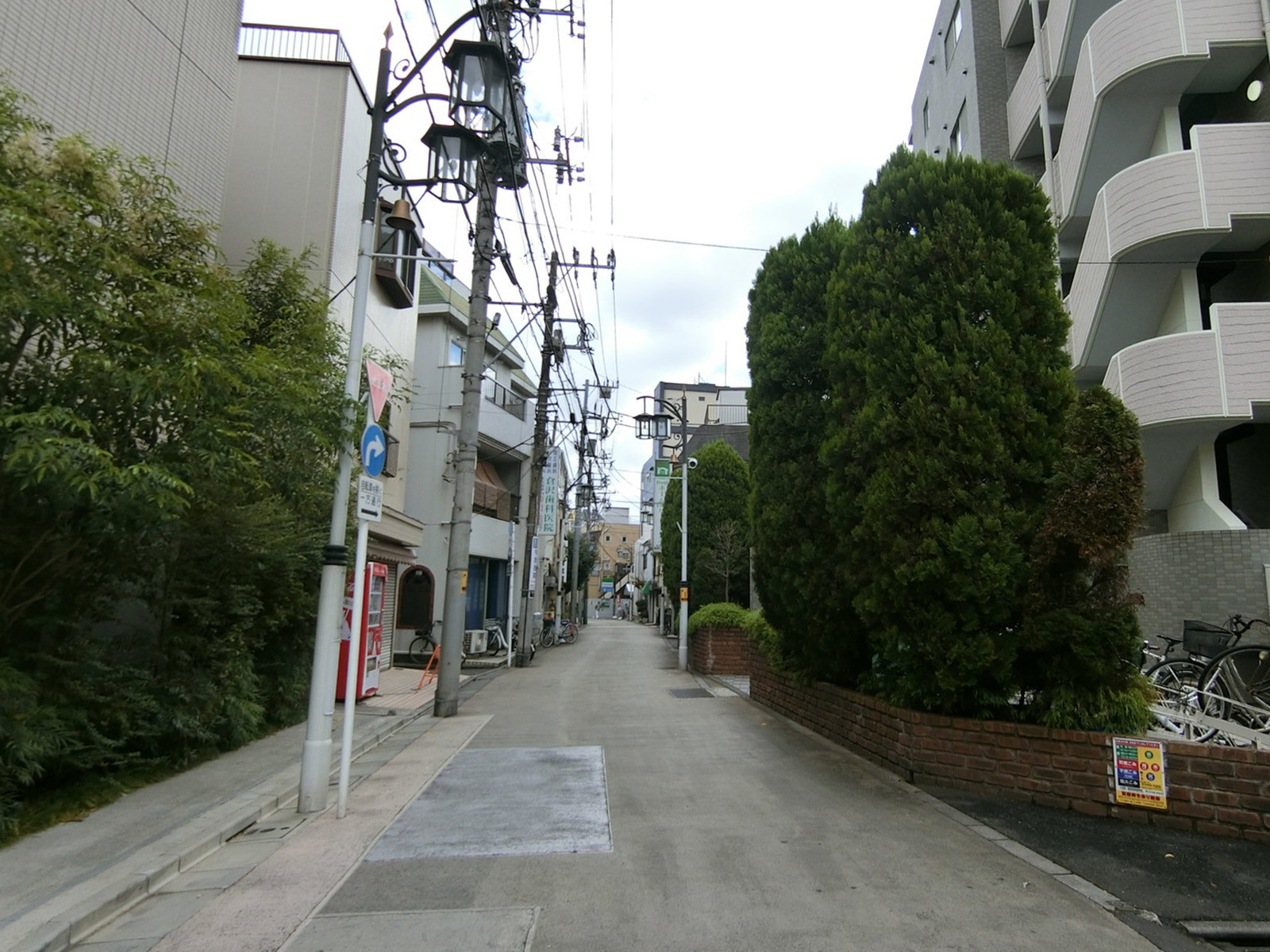 付近の京急蒲田駅前通り