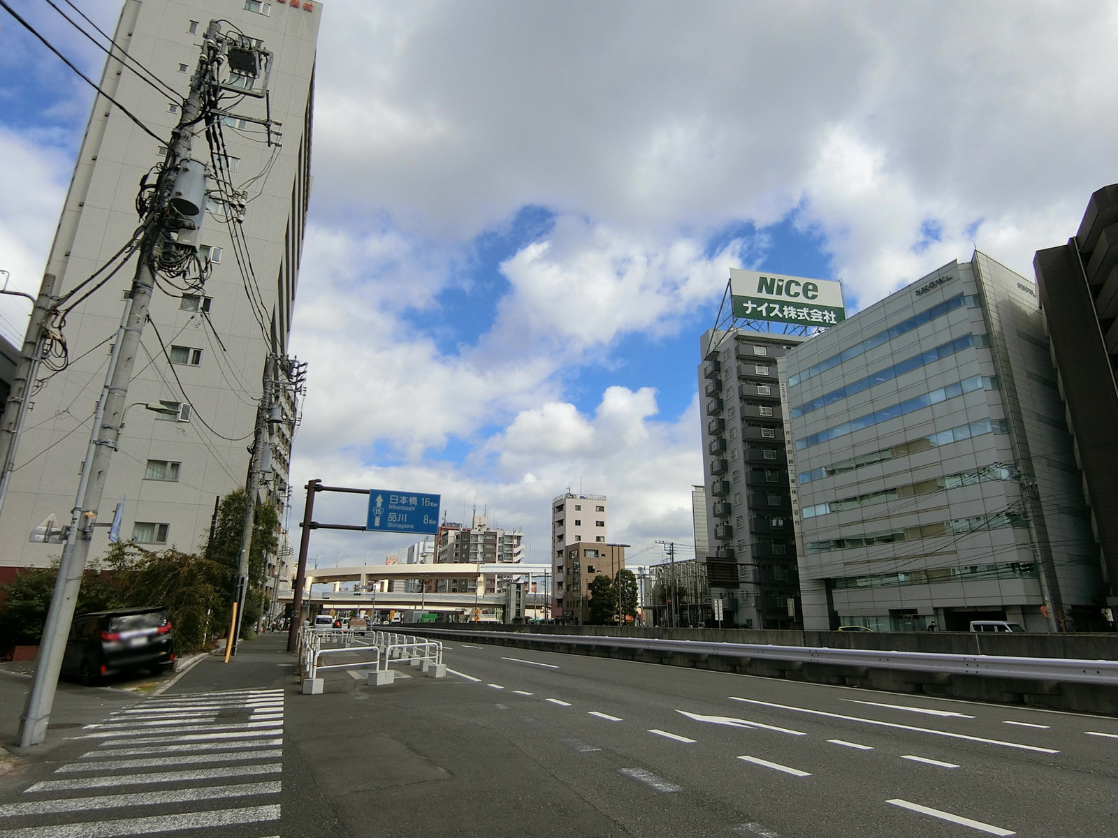ANTビル前面の第一京浜