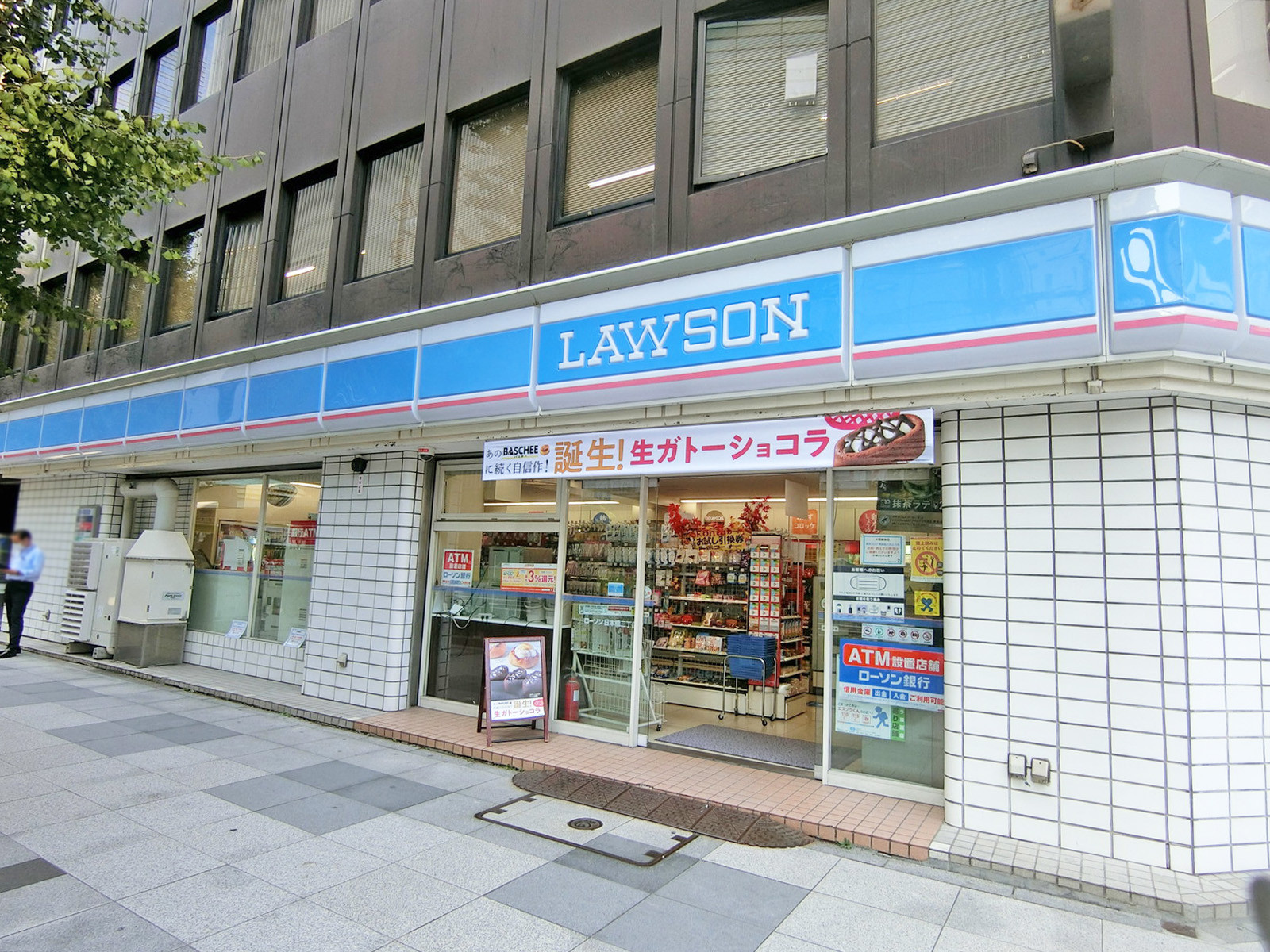 徒歩2分のローソン 日本橋三丁目店