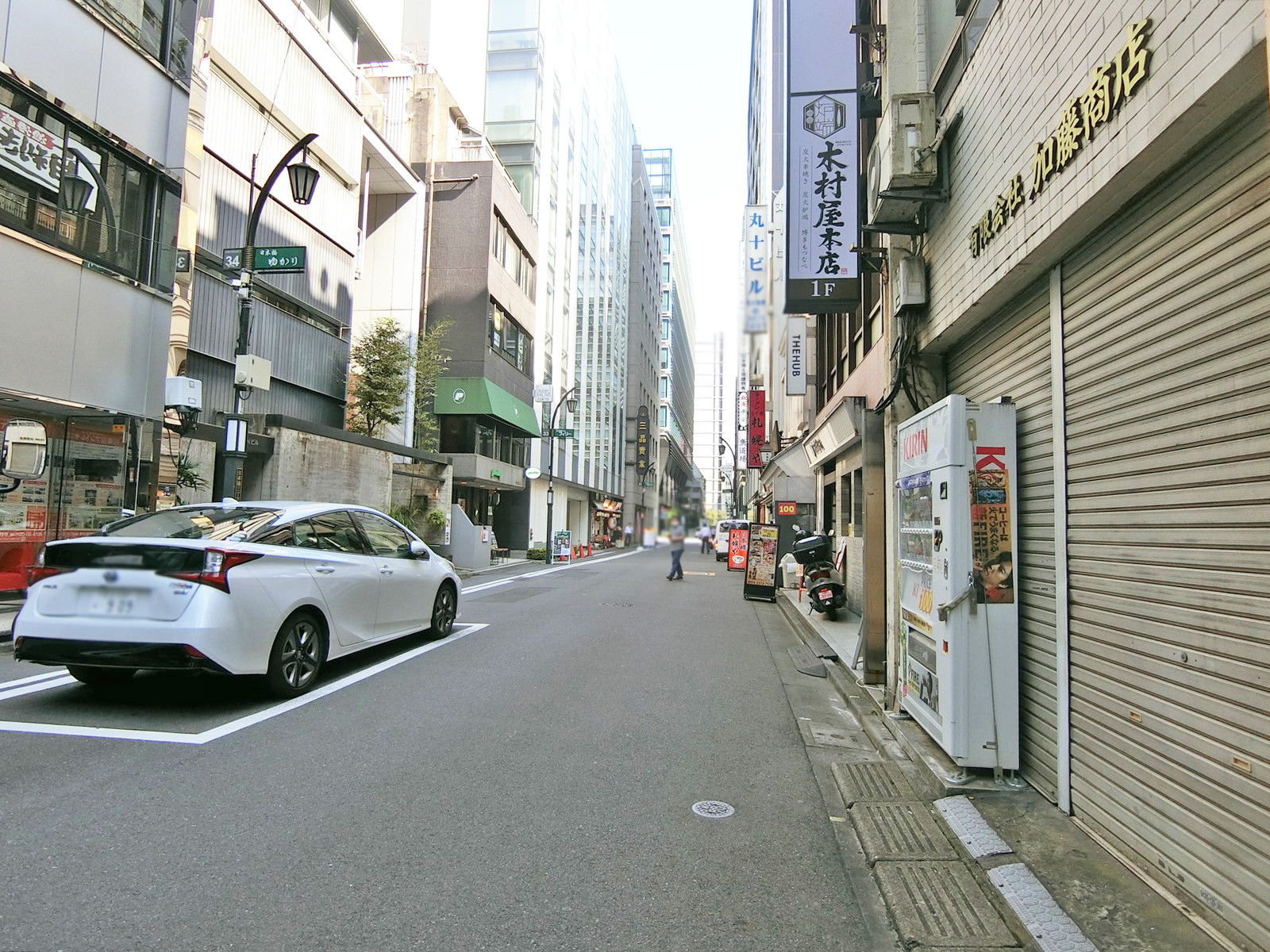 いづみやビル前面の養珠院通り