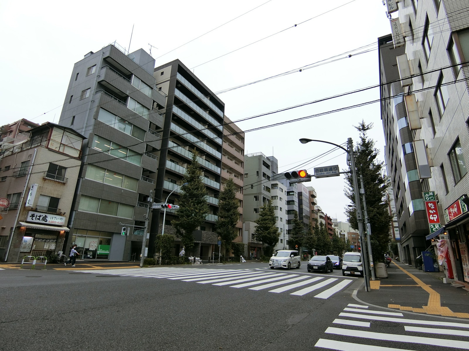 付近の壱岐坂通交差点