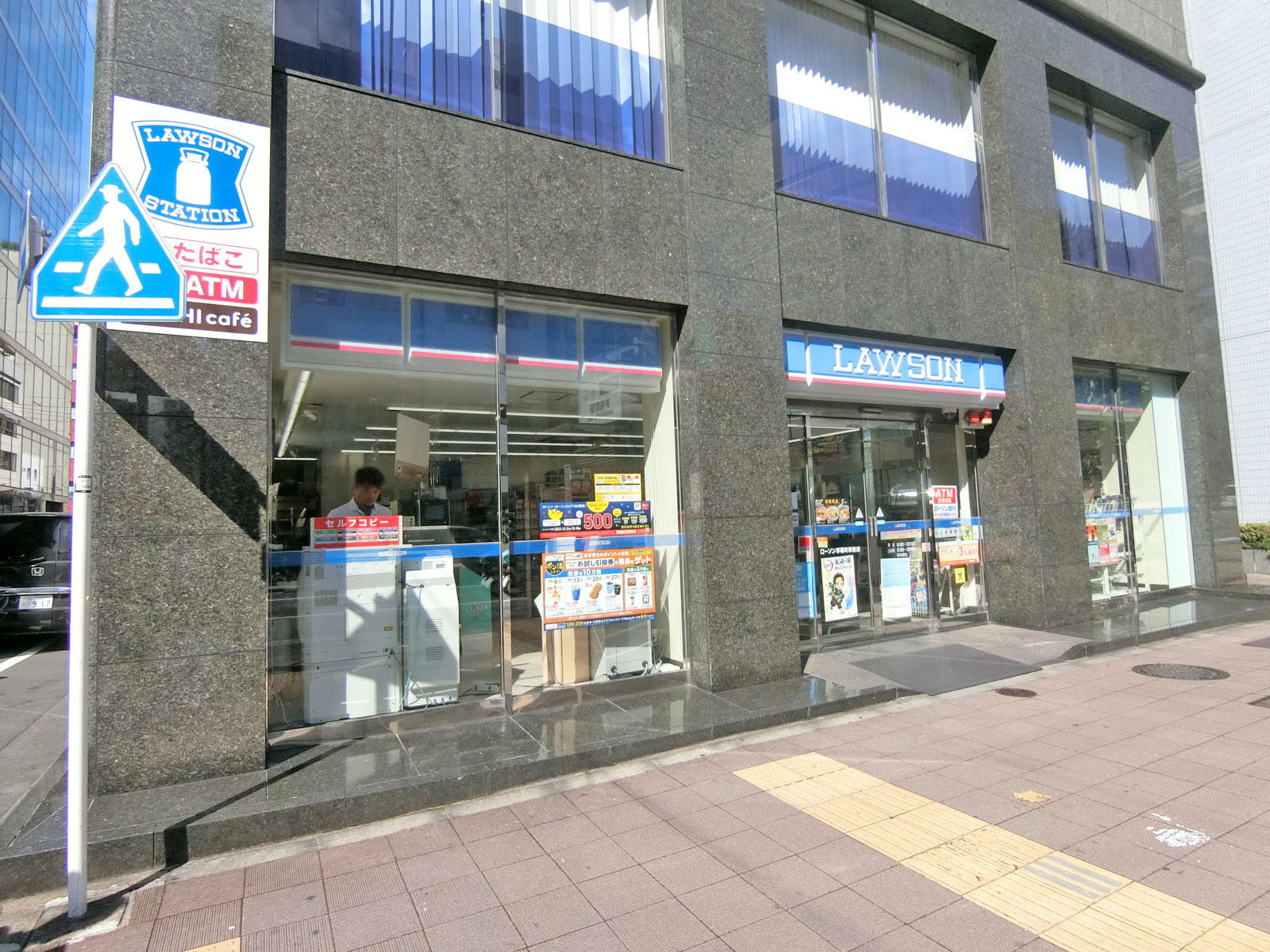徒歩1分のローソン茅場町駅前店