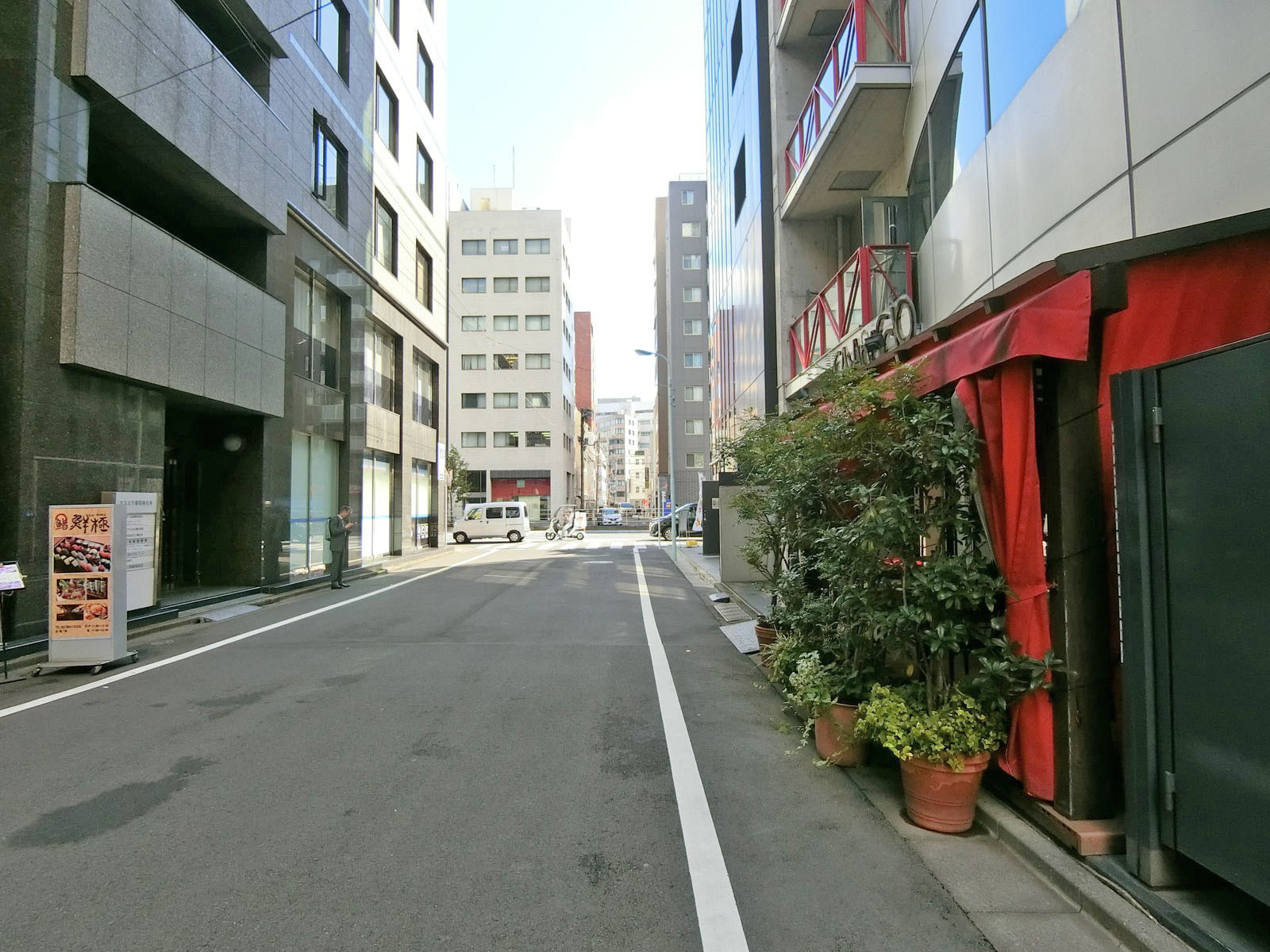 佑昌ビル前面の通り