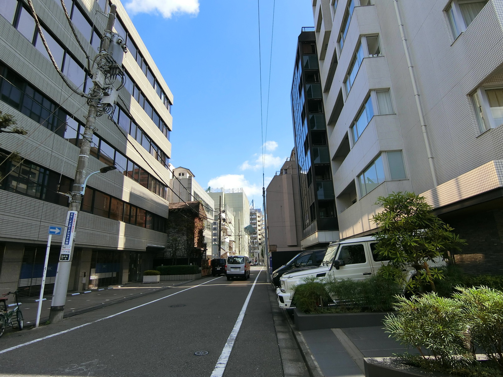 シェラン南麻布前面の通り
