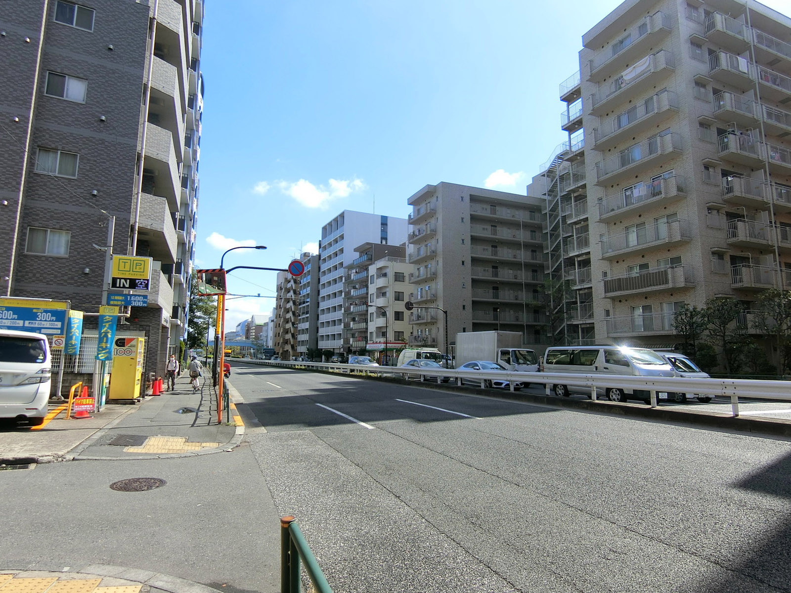 近くの新目白通り